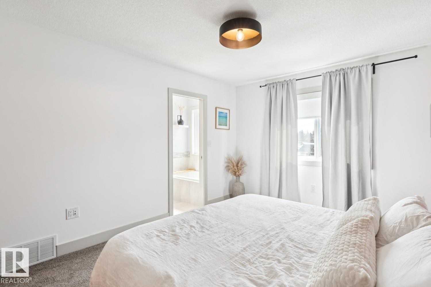 3813 111 Avenue, Edmonton, AB - Indoor Photo Showing Bedroom