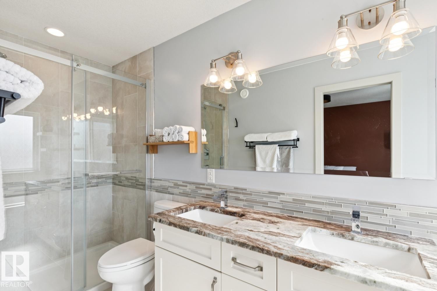 3813 111 Avenue, Edmonton, AB - Indoor Photo Showing Bathroom