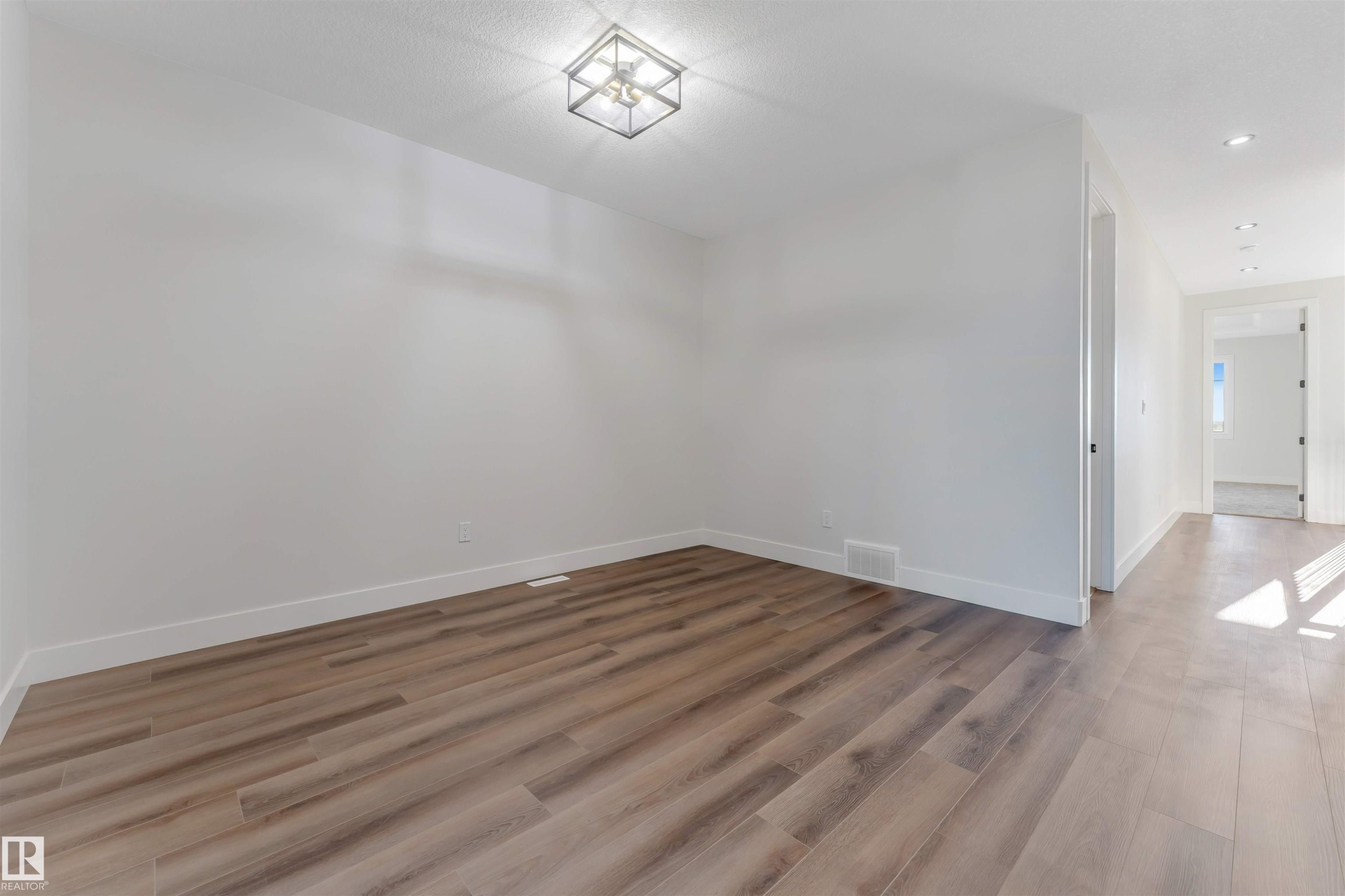 22807 80 Avenue, Edmonton, AB - Indoor Photo Showing Other Room