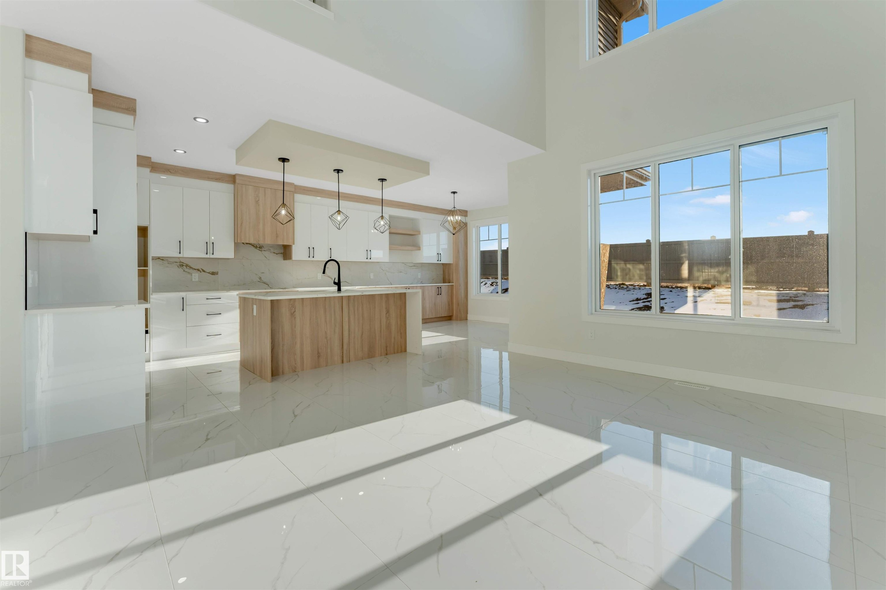 22807 80 Avenue, Edmonton, AB - Indoor