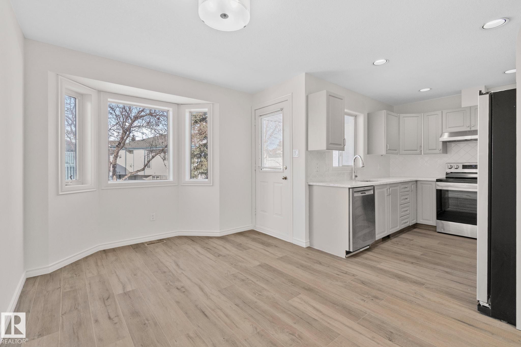 22 9703 174 Street Nw, Edmonton, AB