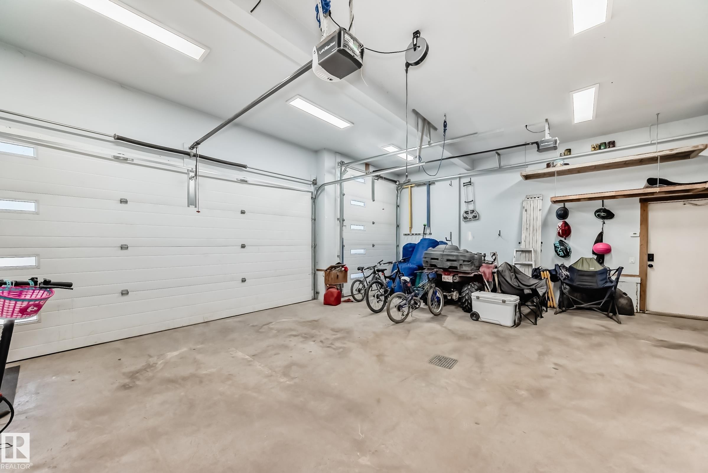 5263 47 Ave, Calmar, AB - Indoor Photo Showing Garage