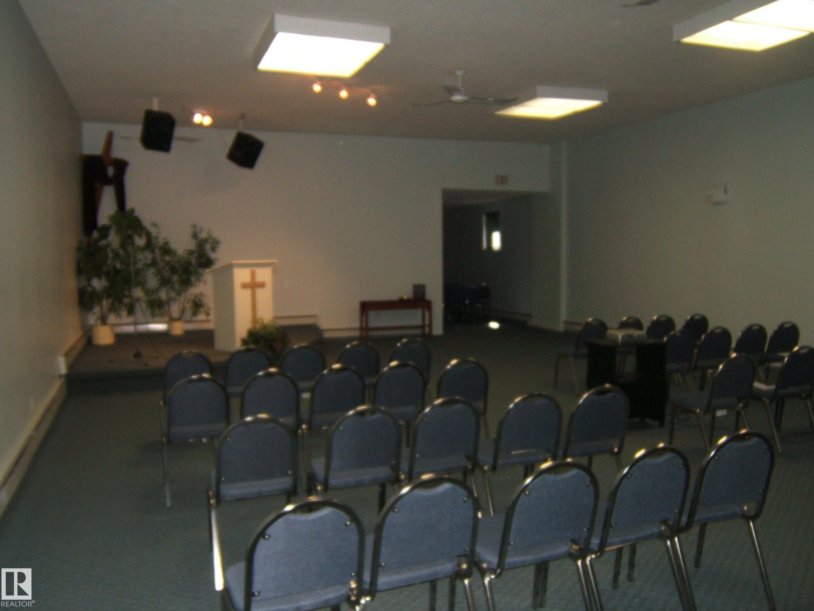 Image quality insufficient for description - 4707 50 Street, Two Hills, AB - Indoor Photo Showing Other Room