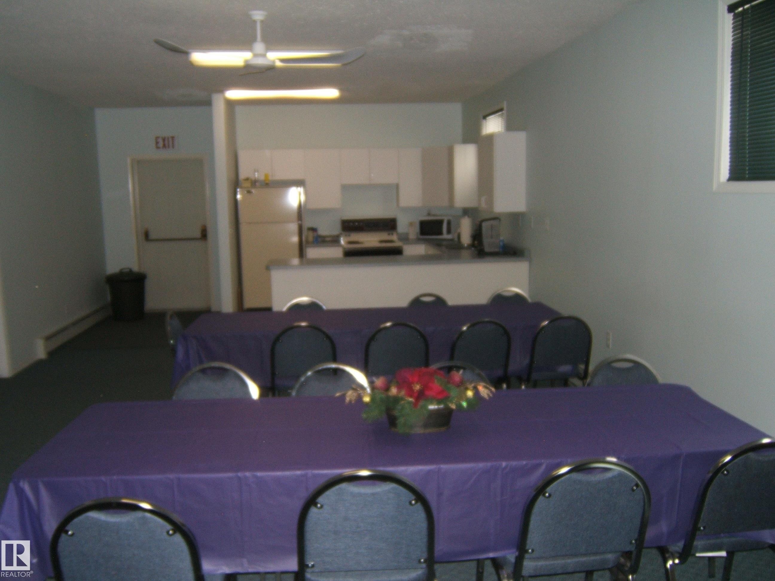Image quality insufficient for description - 4707 50 Street, Two Hills, AB - Indoor