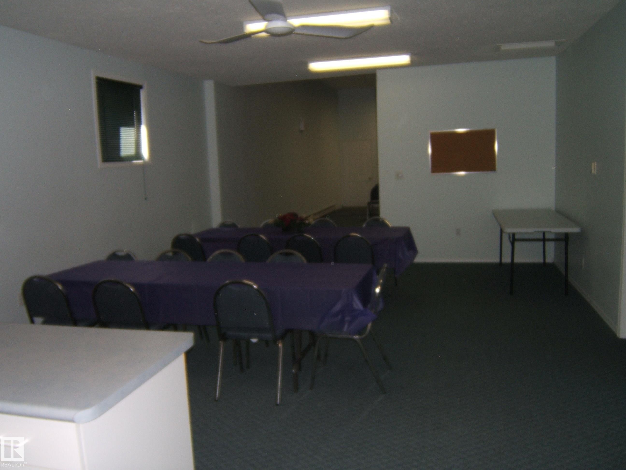 Image quality insufficient for description - 4707 50 Street, Two Hills, AB - Indoor