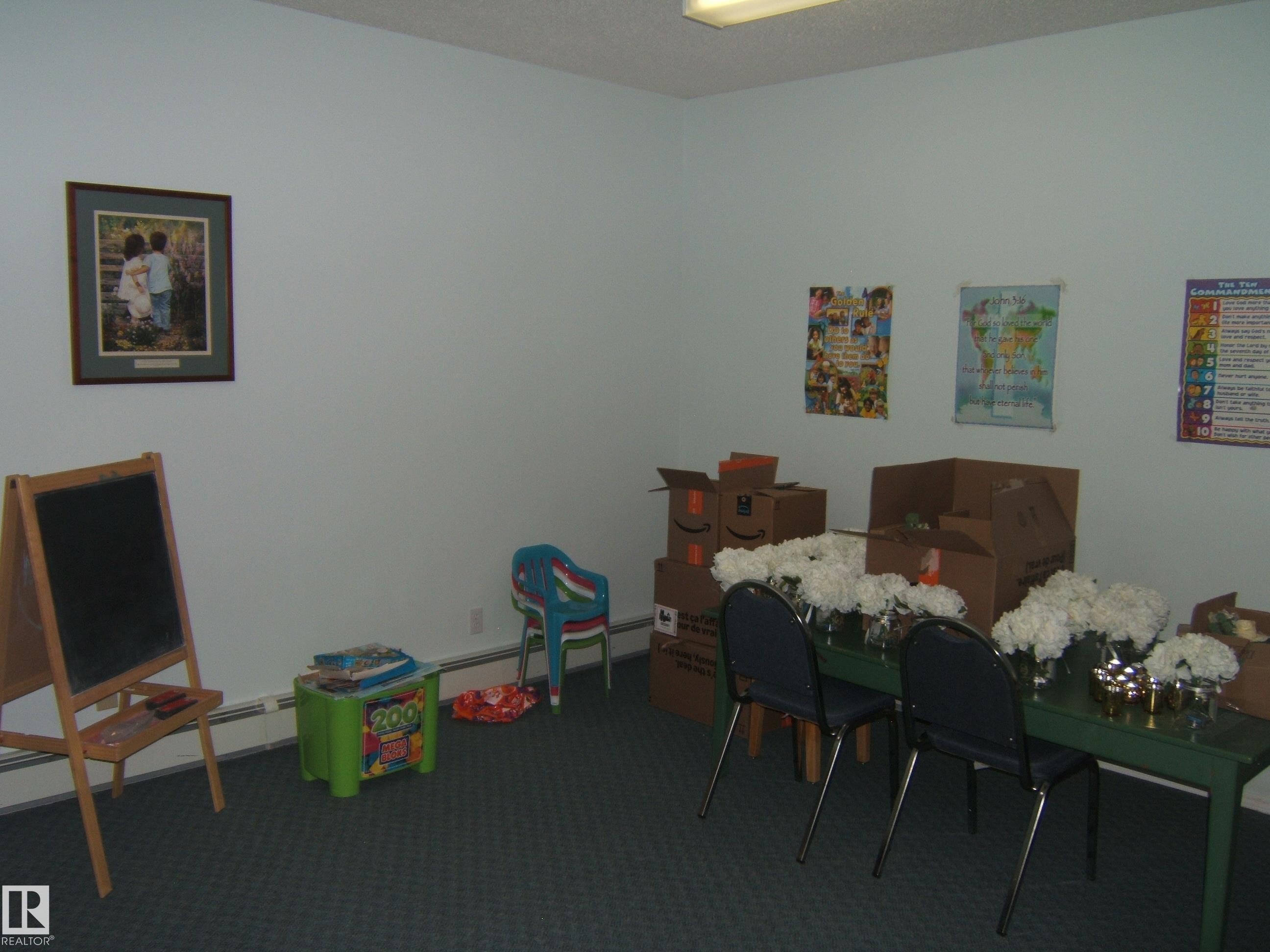Image quality insufficient for description - 4707 50 Street, Two Hills, AB - Indoor
