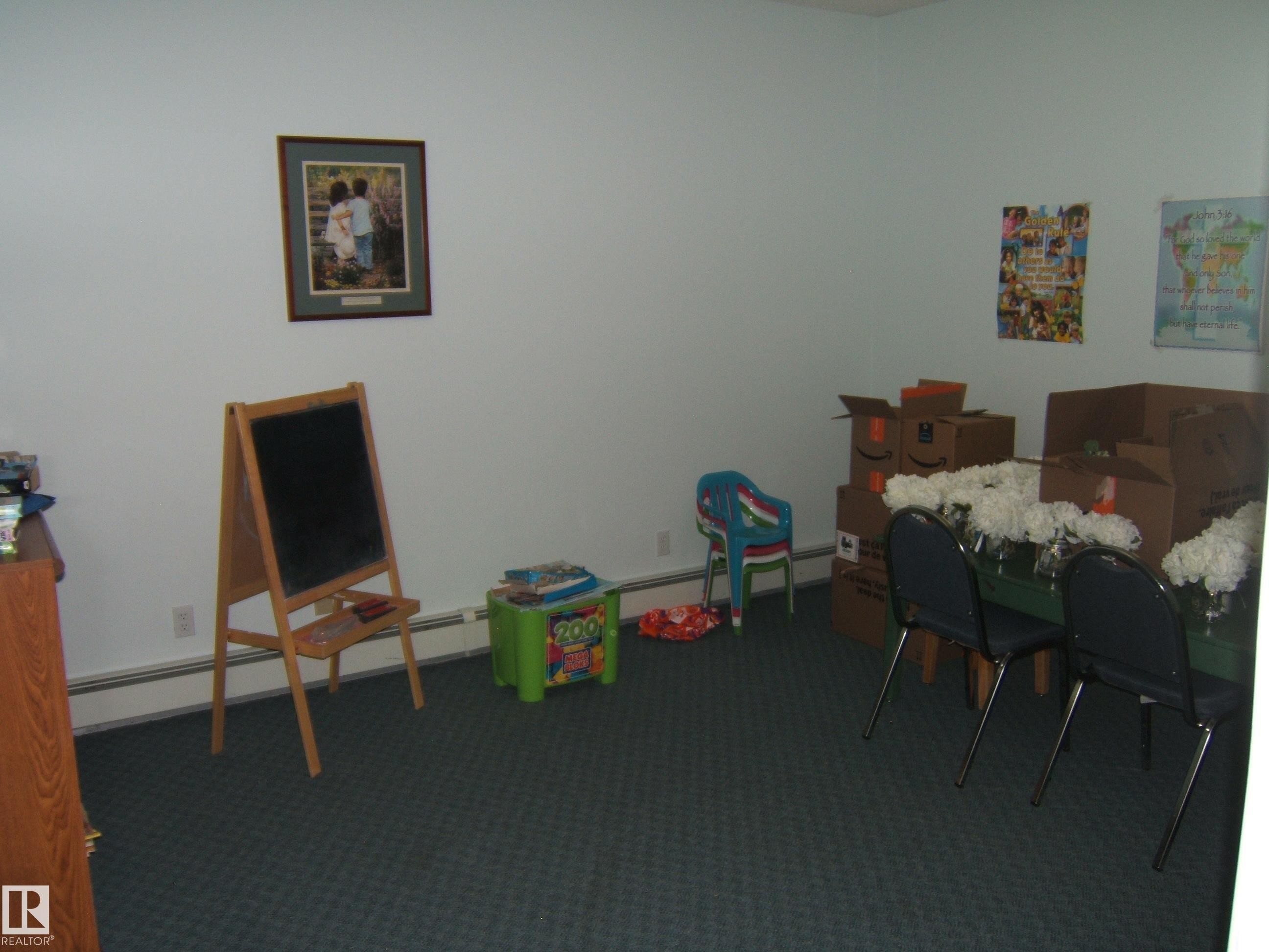 Image quality insufficient for description - 4707 50 Street, Two Hills, AB - Indoor