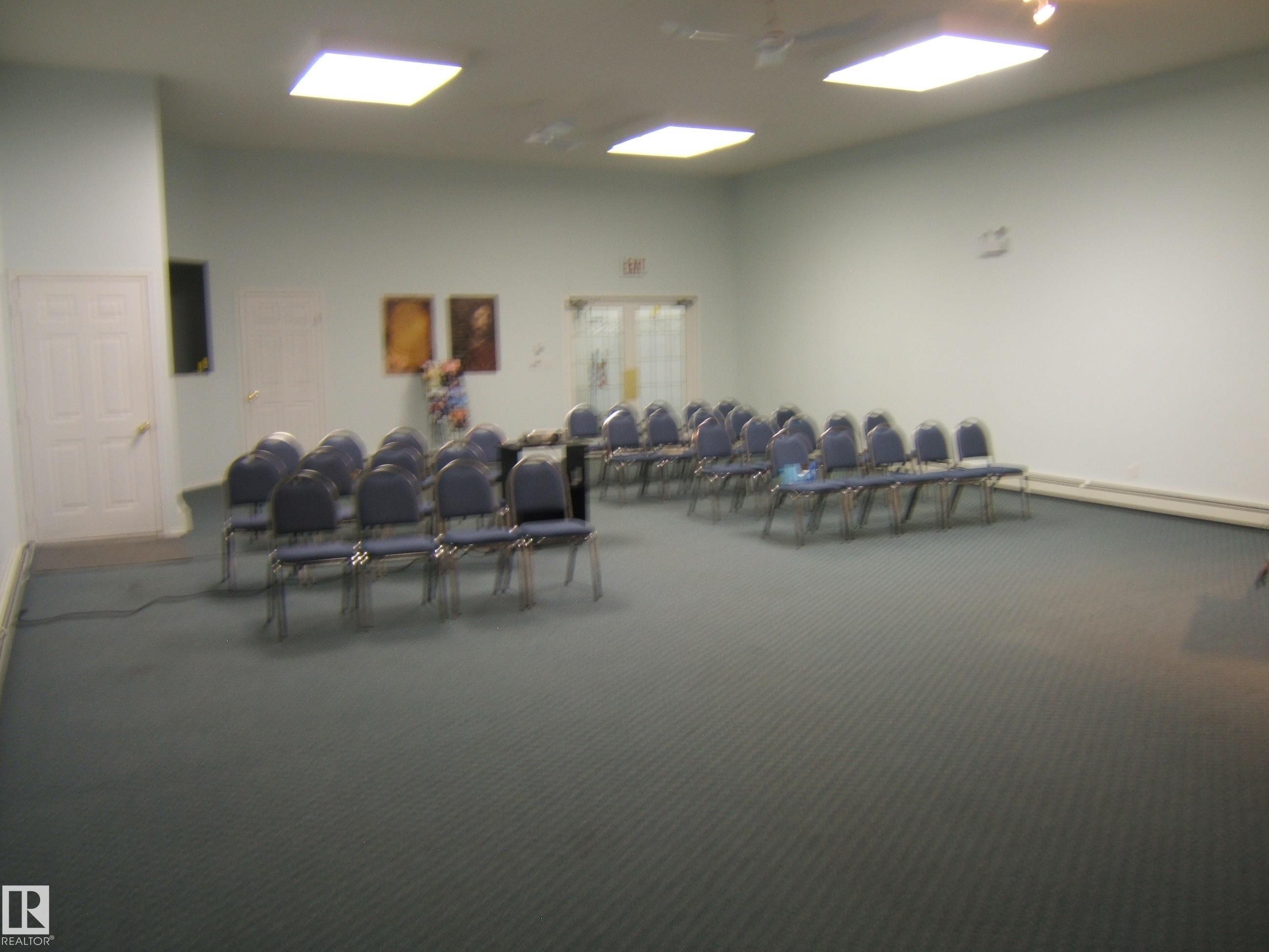 Image quality insufficient for description - 4707 50 Street, Two Hills, AB - Indoor