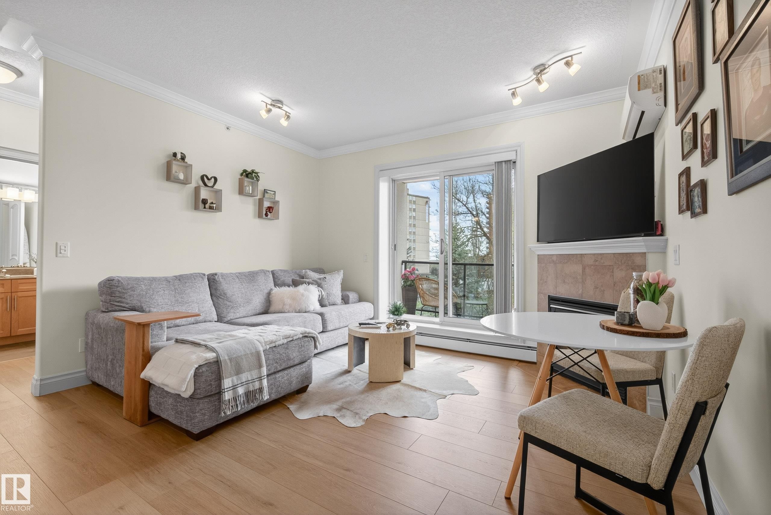 #303 8631 108 St Nw, Edmonton, AB - Indoor