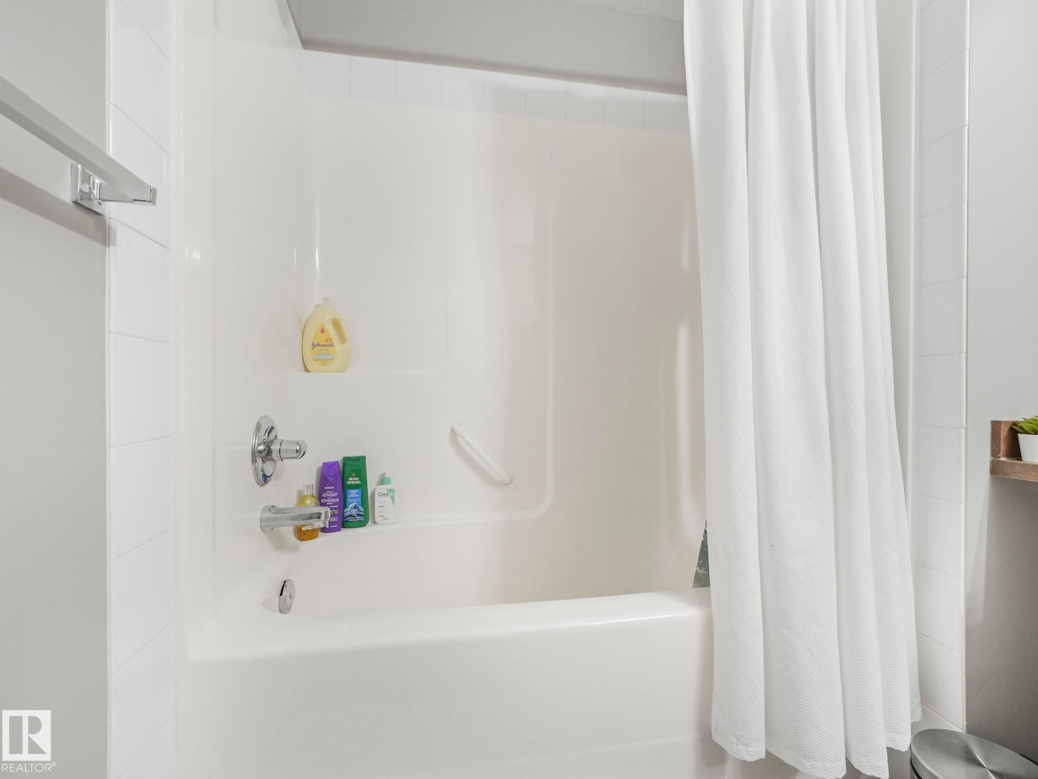 #1437 9363 Simpson Dr Nw, Edmonton, AB - Indoor Photo Showing Bathroom