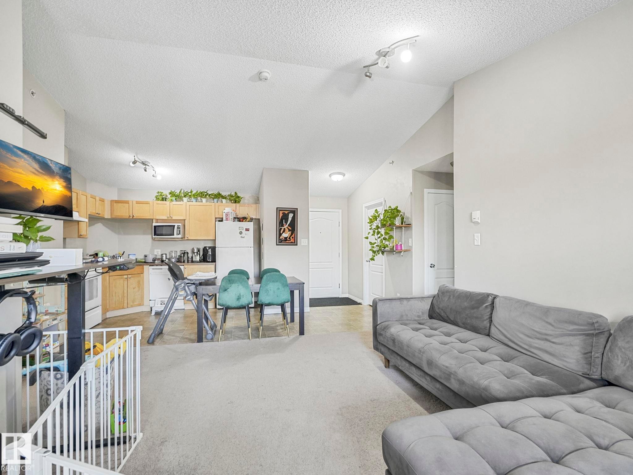 #1437 9363 Simpson Dr Nw, Edmonton, AB - Indoor Photo Showing Living Room