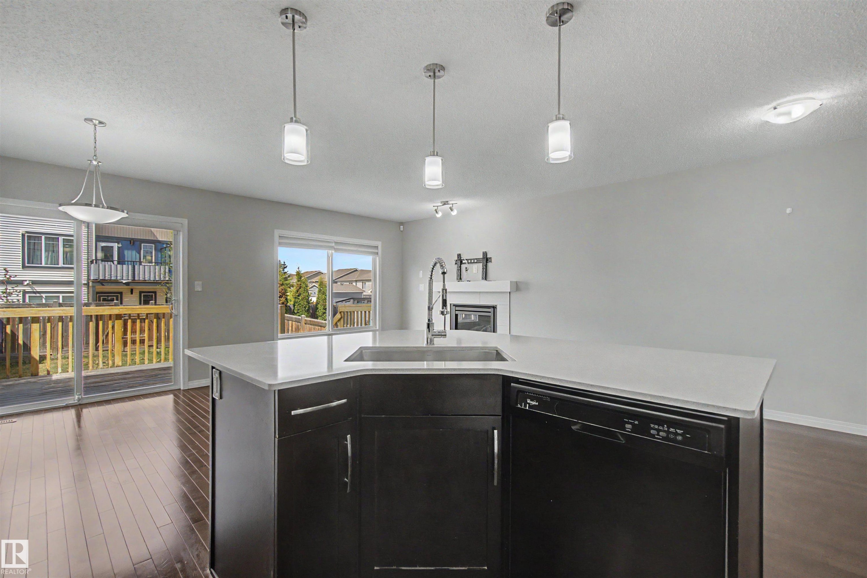 2534 Coughlan Road, Edmonton, AB - Indoor Photo Showing Kitchen