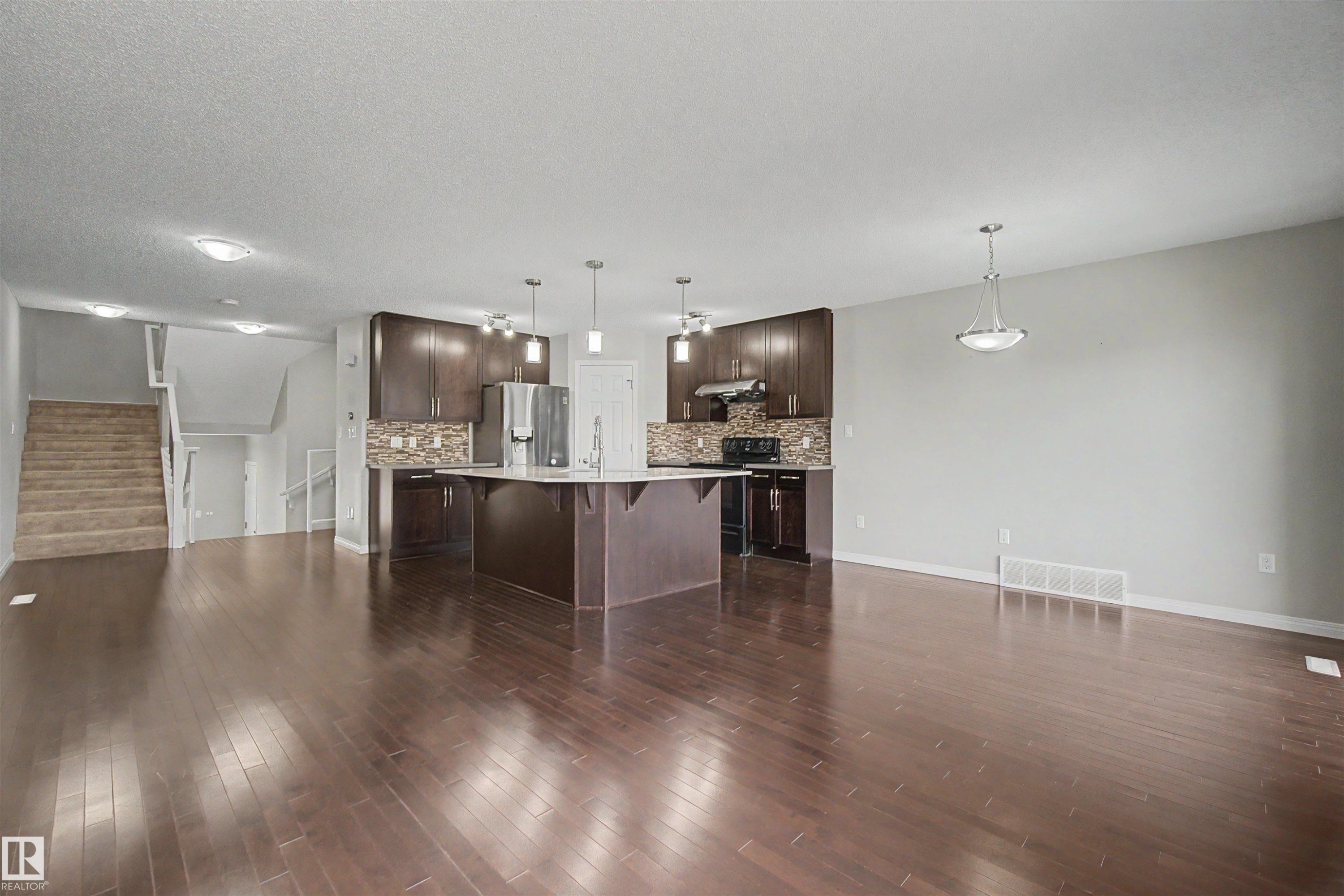 2534 Coughlan Road, Edmonton, AB - Indoor Photo Showing Kitchen With Upgraded Kitchen