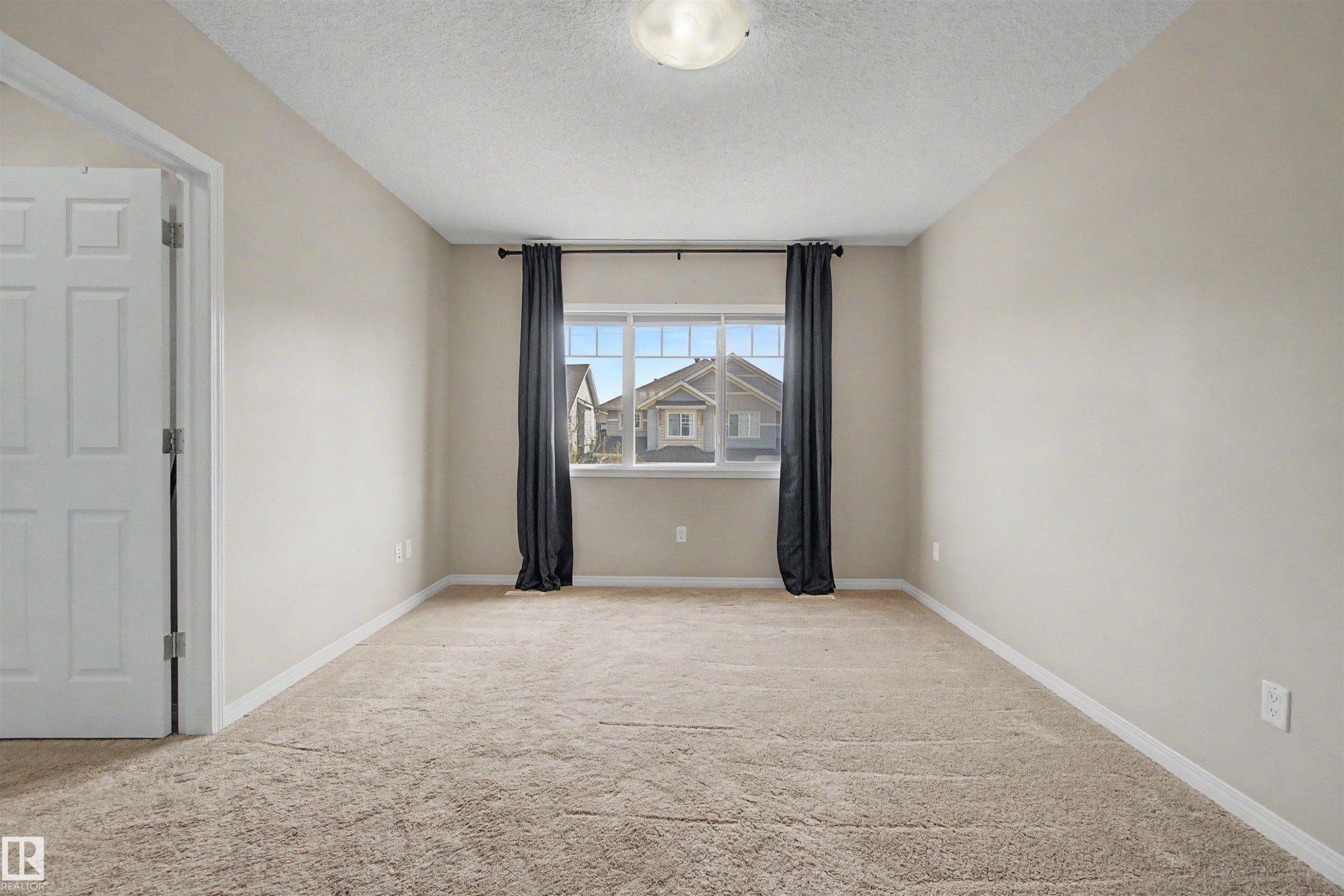 2534 Coughlan Road, Edmonton, AB - Indoor Photo Showing Other Room