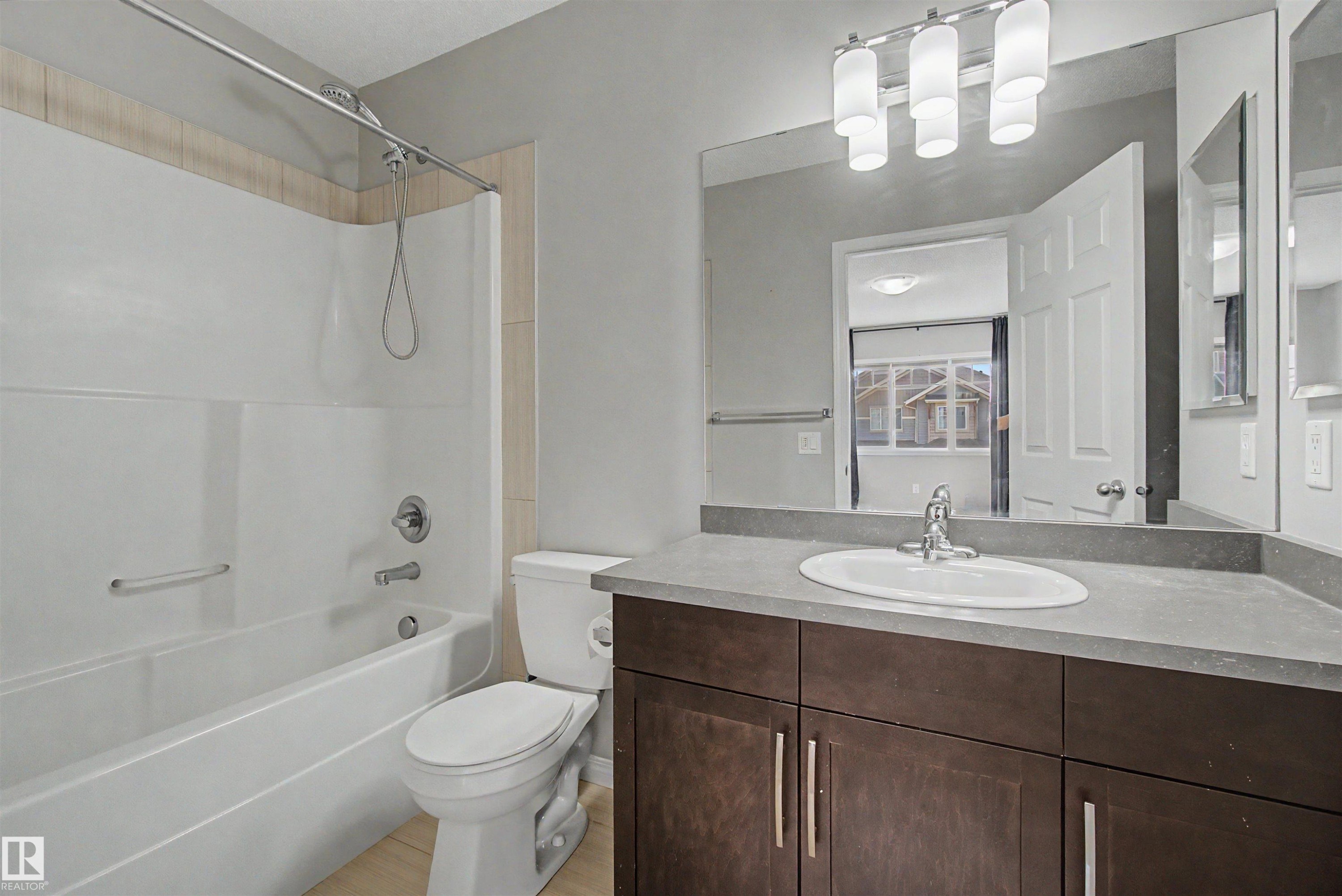2534 Coughlan Road, Edmonton, AB - Indoor Photo Showing Bathroom