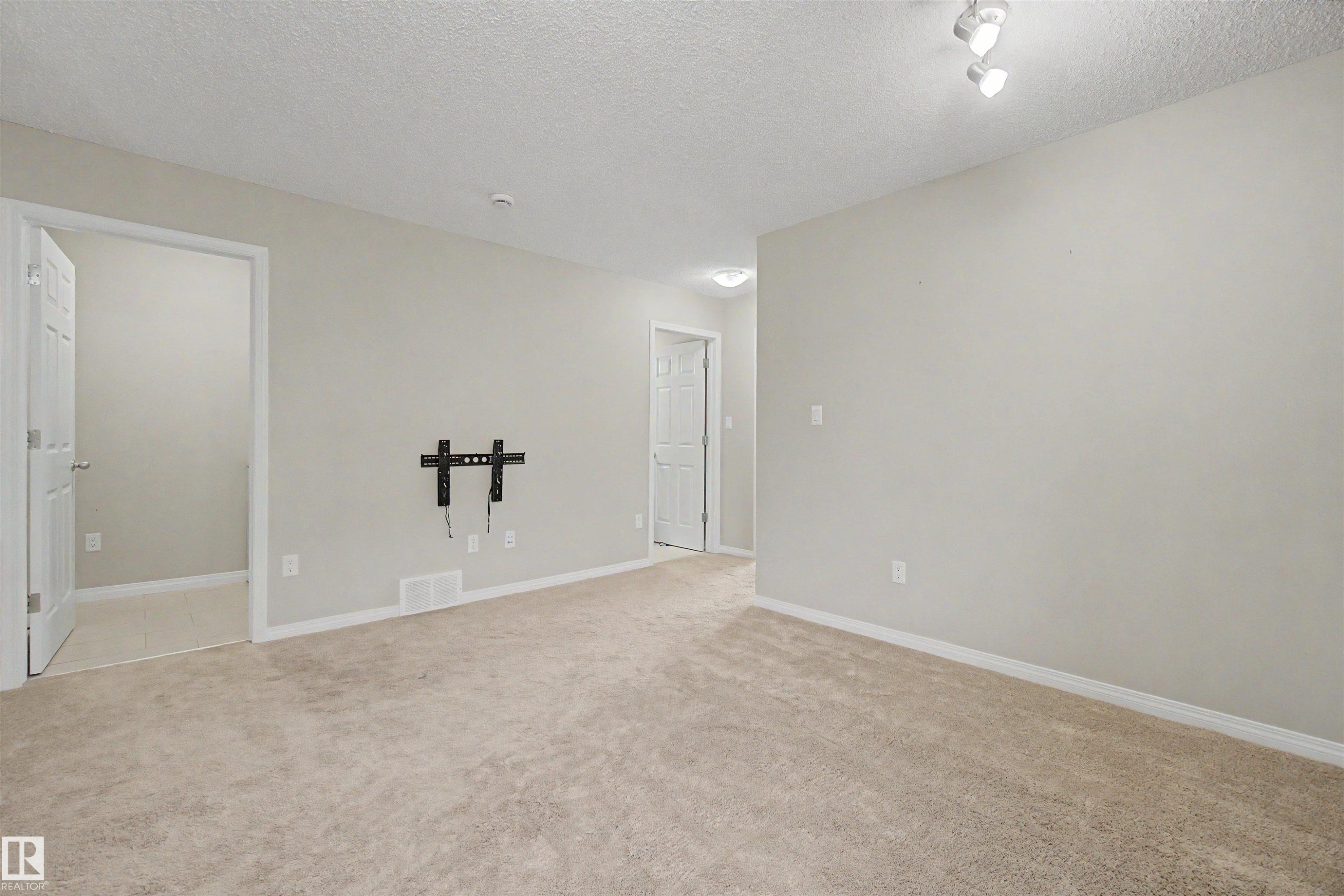 2534 Coughlan Road, Edmonton, AB - Indoor Photo Showing Other Room