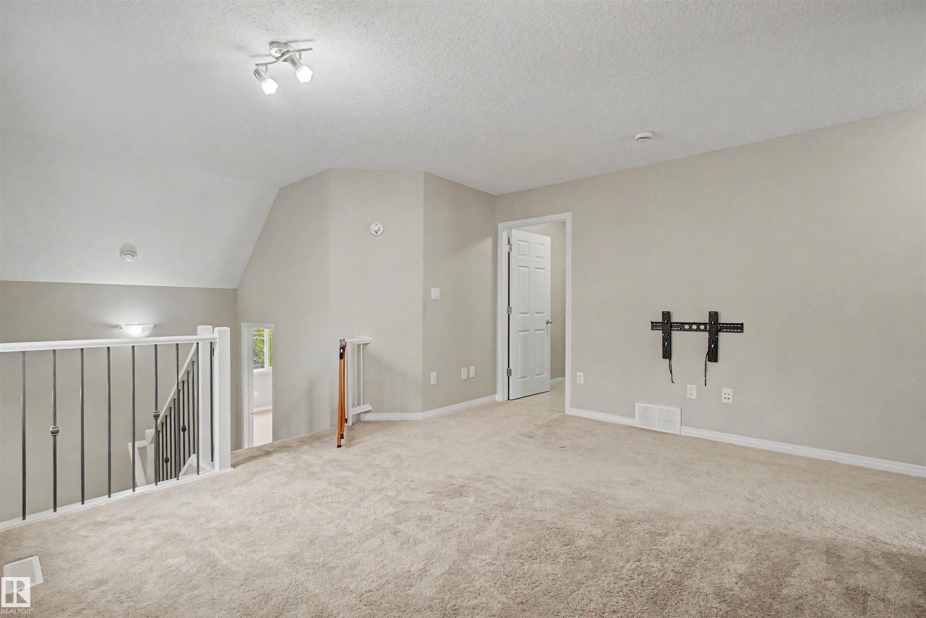 2534 Coughlan Road, Edmonton, AB - Indoor Photo Showing Other Room
