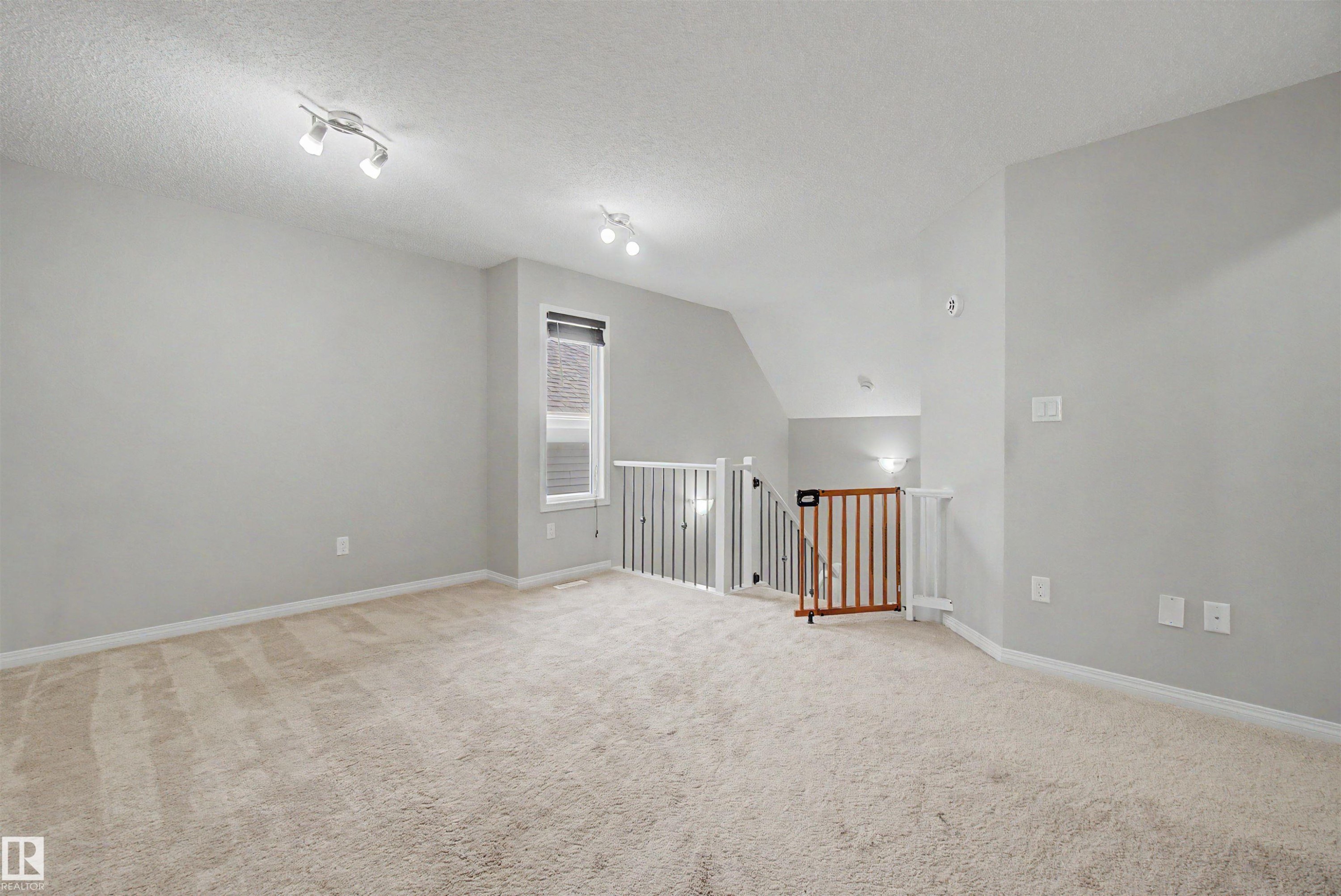 2534 Coughlan Road, Edmonton, AB - Indoor Photo Showing Other Room