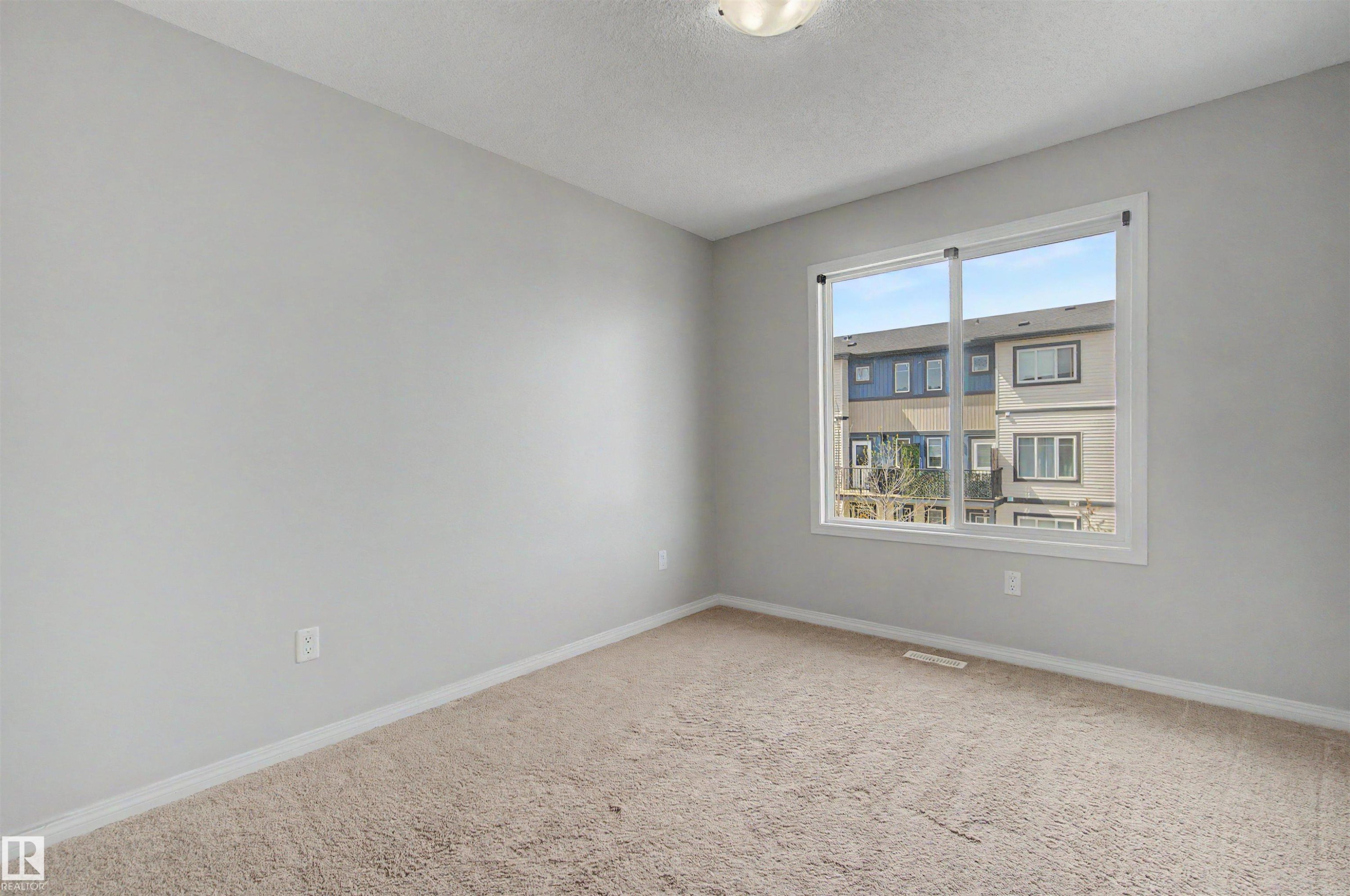 2534 Coughlan Road, Edmonton, AB - Indoor Photo Showing Other Room