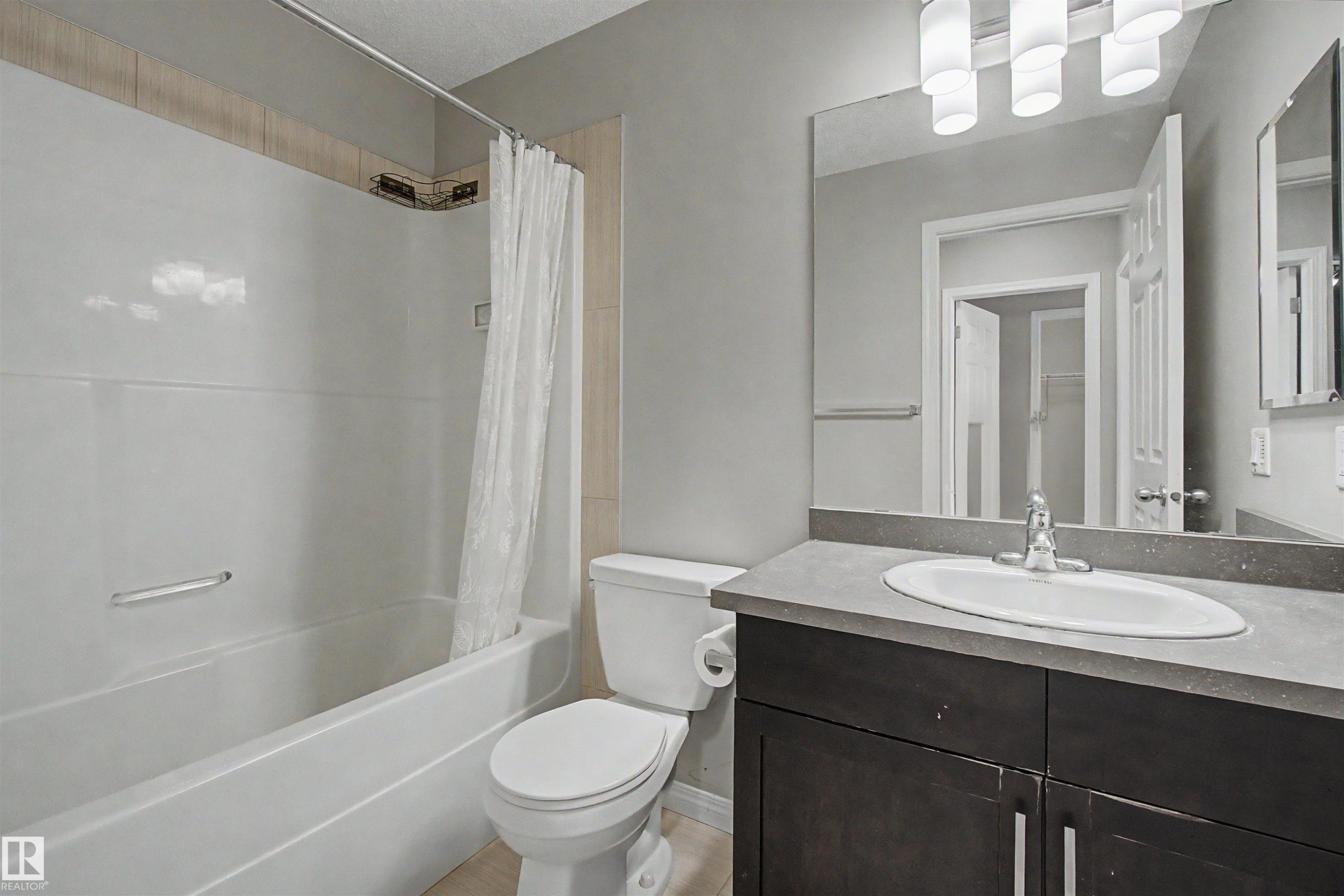 2534 Coughlan Road, Edmonton, AB - Indoor Photo Showing Bathroom