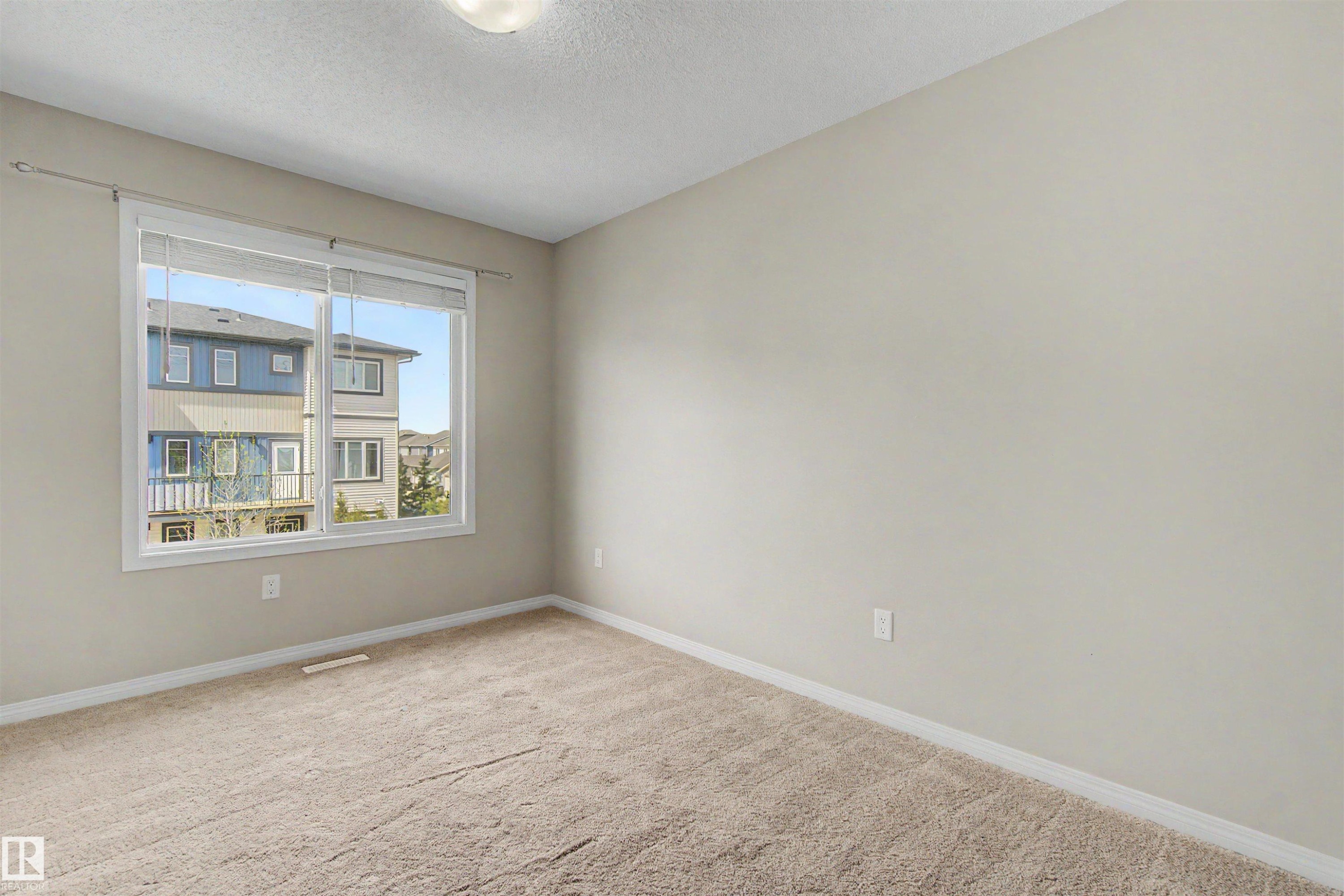 2534 Coughlan Road, Edmonton, AB - Indoor Photo Showing Other Room