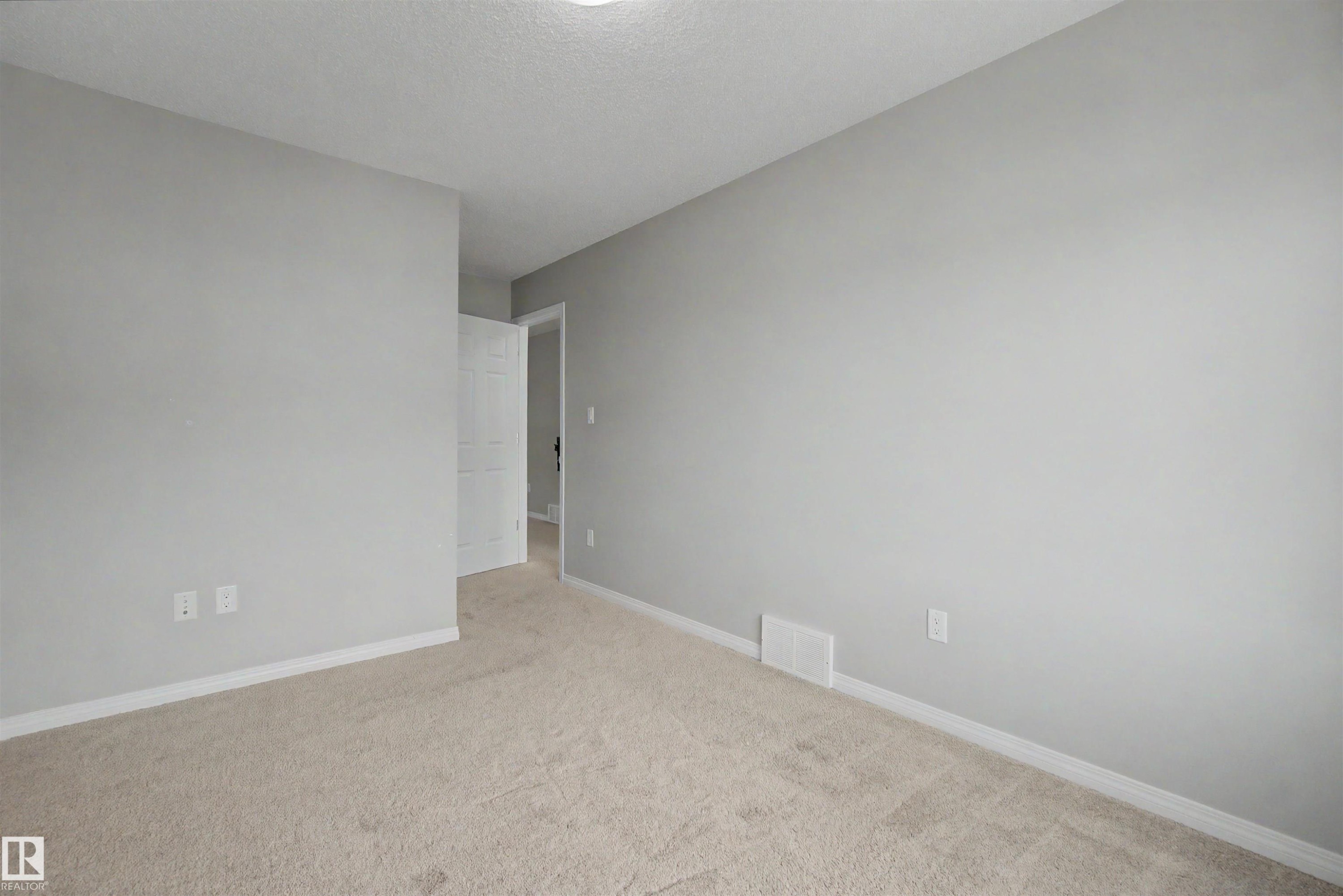2534 Coughlan Road, Edmonton, AB - Indoor Photo Showing Other Room