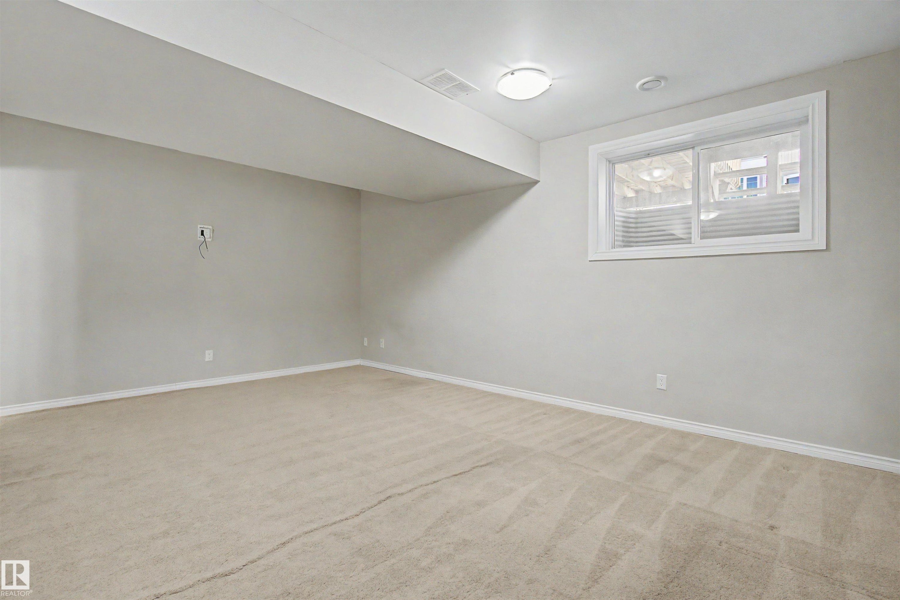 2534 Coughlan Road, Edmonton, AB - Indoor Photo Showing Other Room