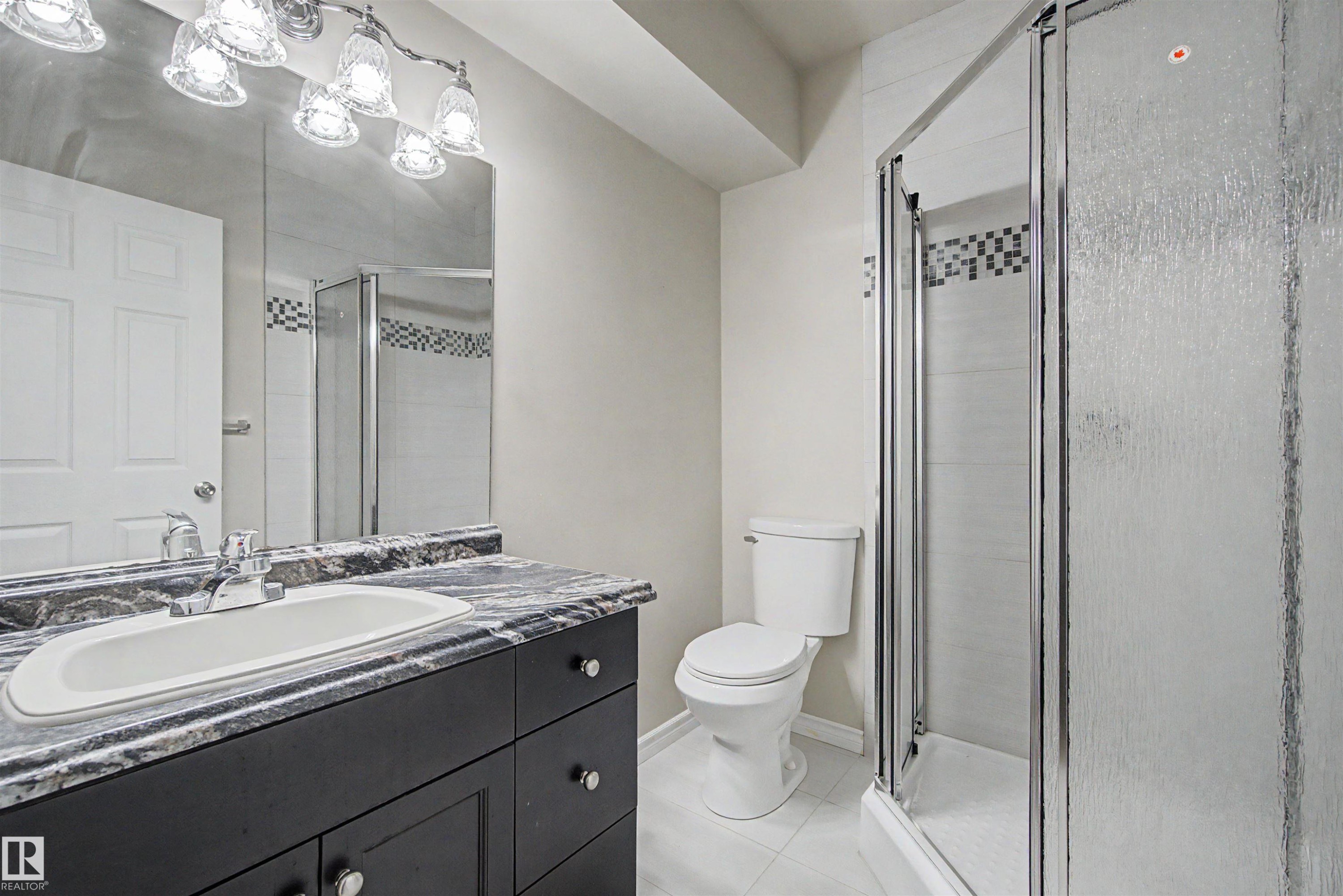 2534 Coughlan Road, Edmonton, AB - Indoor Photo Showing Bathroom