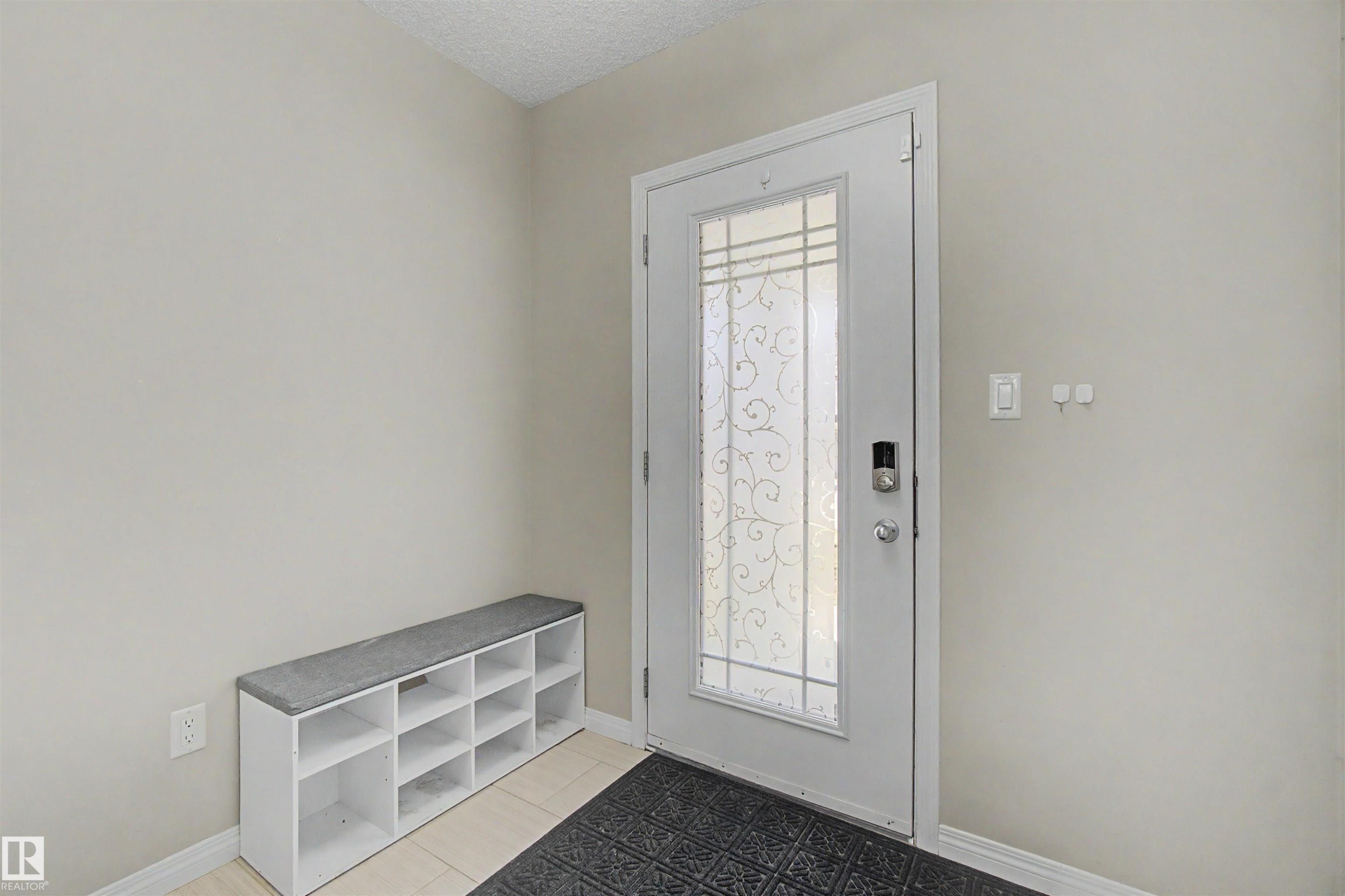 2534 Coughlan Road, Edmonton, AB - Indoor Photo Showing Other Room