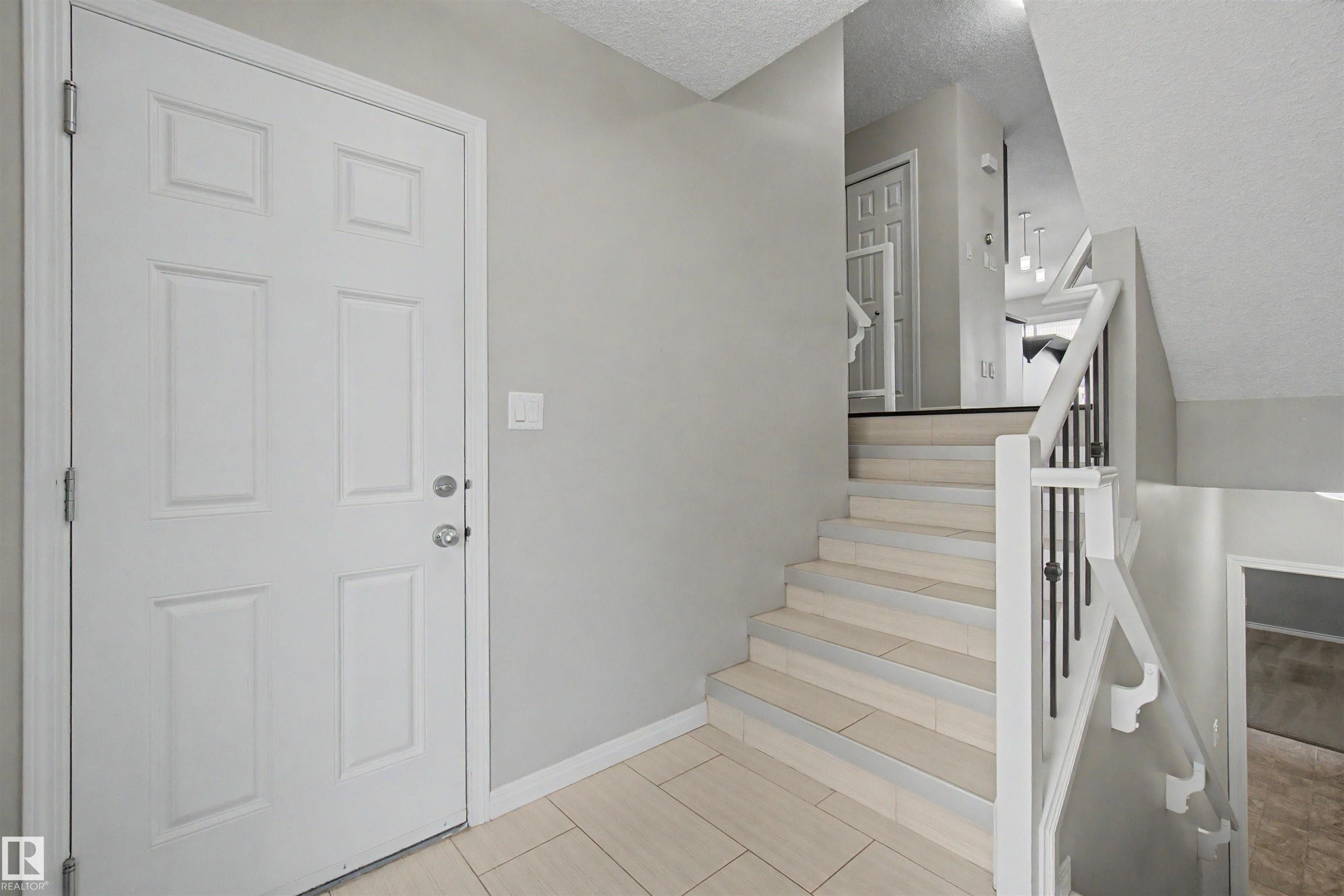 2534 Coughlan Road, Edmonton, AB - Indoor Photo Showing Other Room