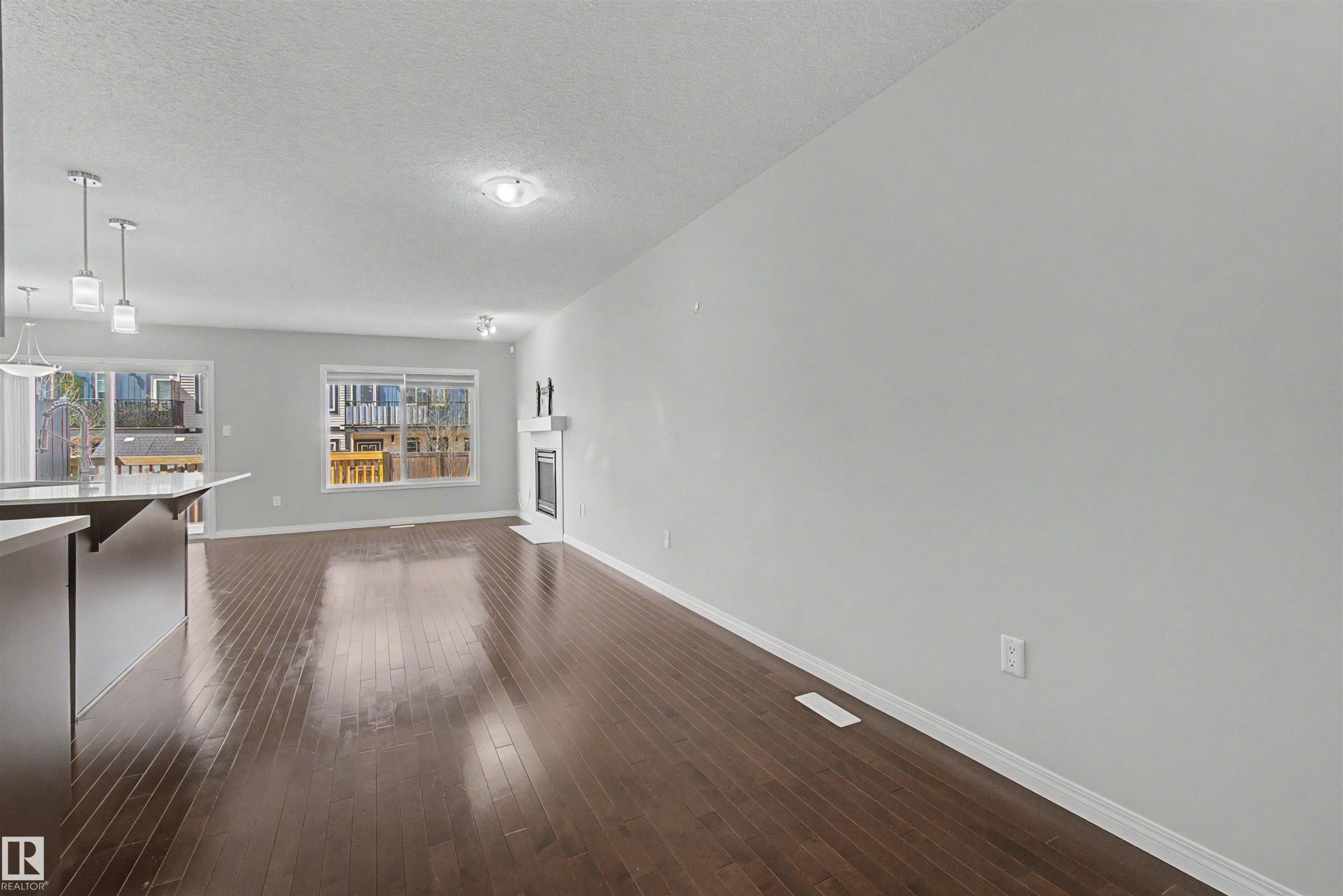 2534 Coughlan Road, Edmonton, AB - Indoor Photo Showing Other Room