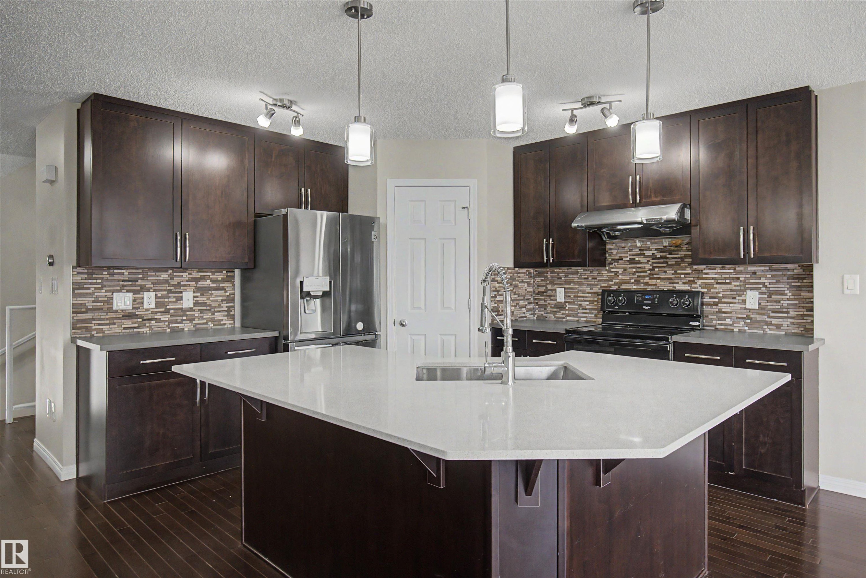 2534 Coughlan Road, Edmonton, AB - Indoor Photo Showing Kitchen With Double Sink With Upgraded Kitchen