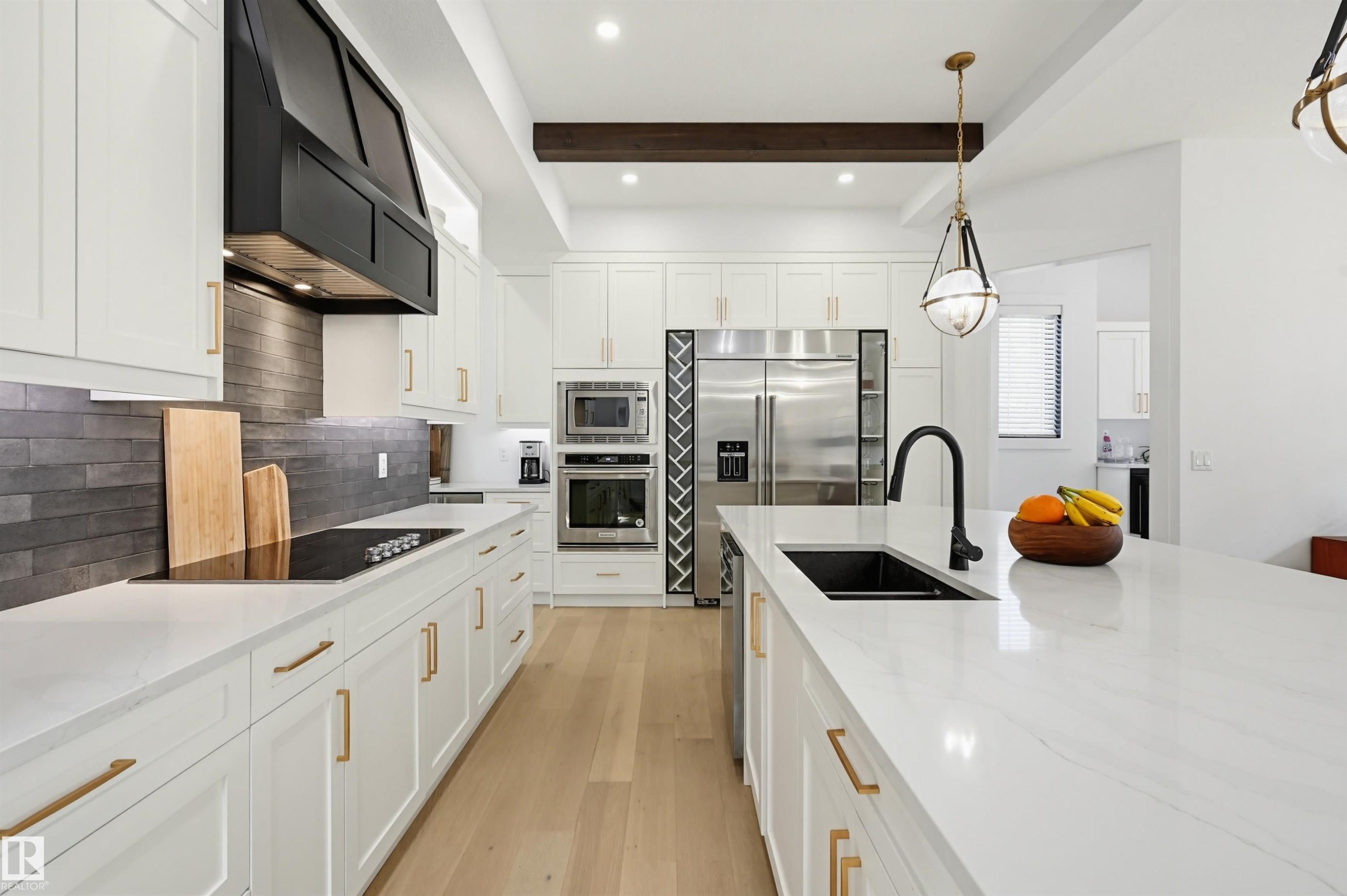 8723 138 Street, Edmonton, AB - Indoor Photo Showing Kitchen With Double Sink With Upgraded Kitchen