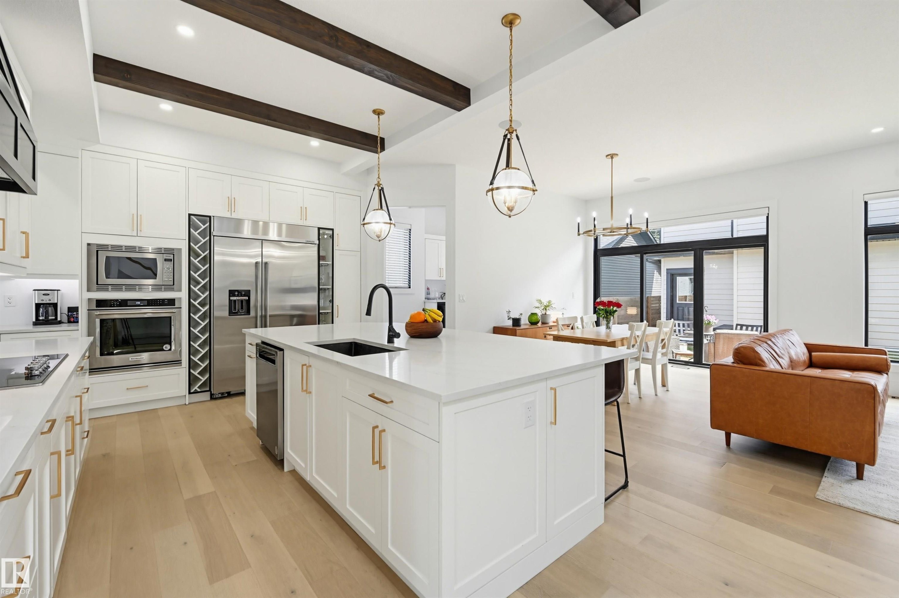 8723 138 Street, Edmonton, AB - Indoor Photo Showing Kitchen With Upgraded Kitchen