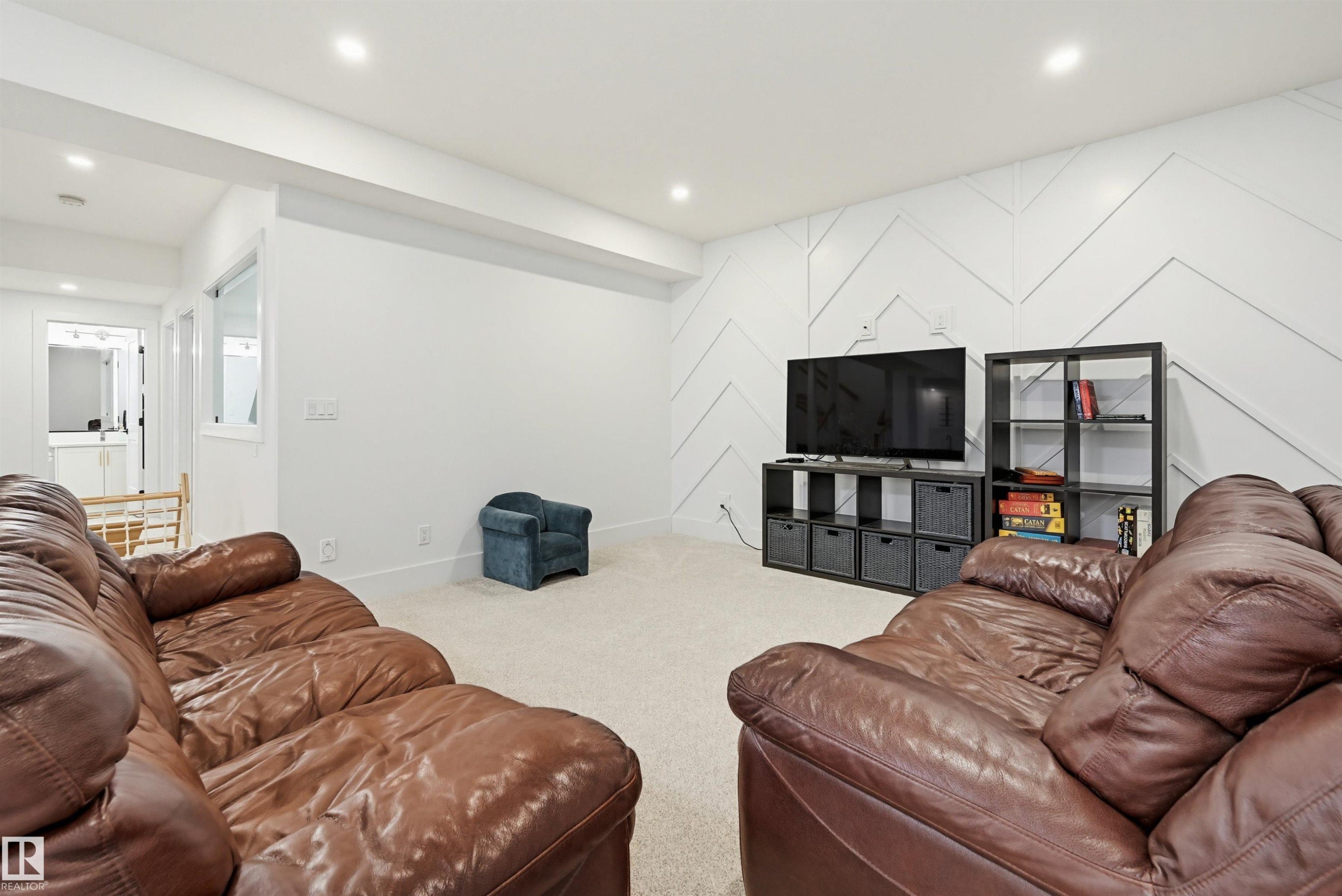 8723 138 Street, Edmonton, AB - Indoor Photo Showing Living Room