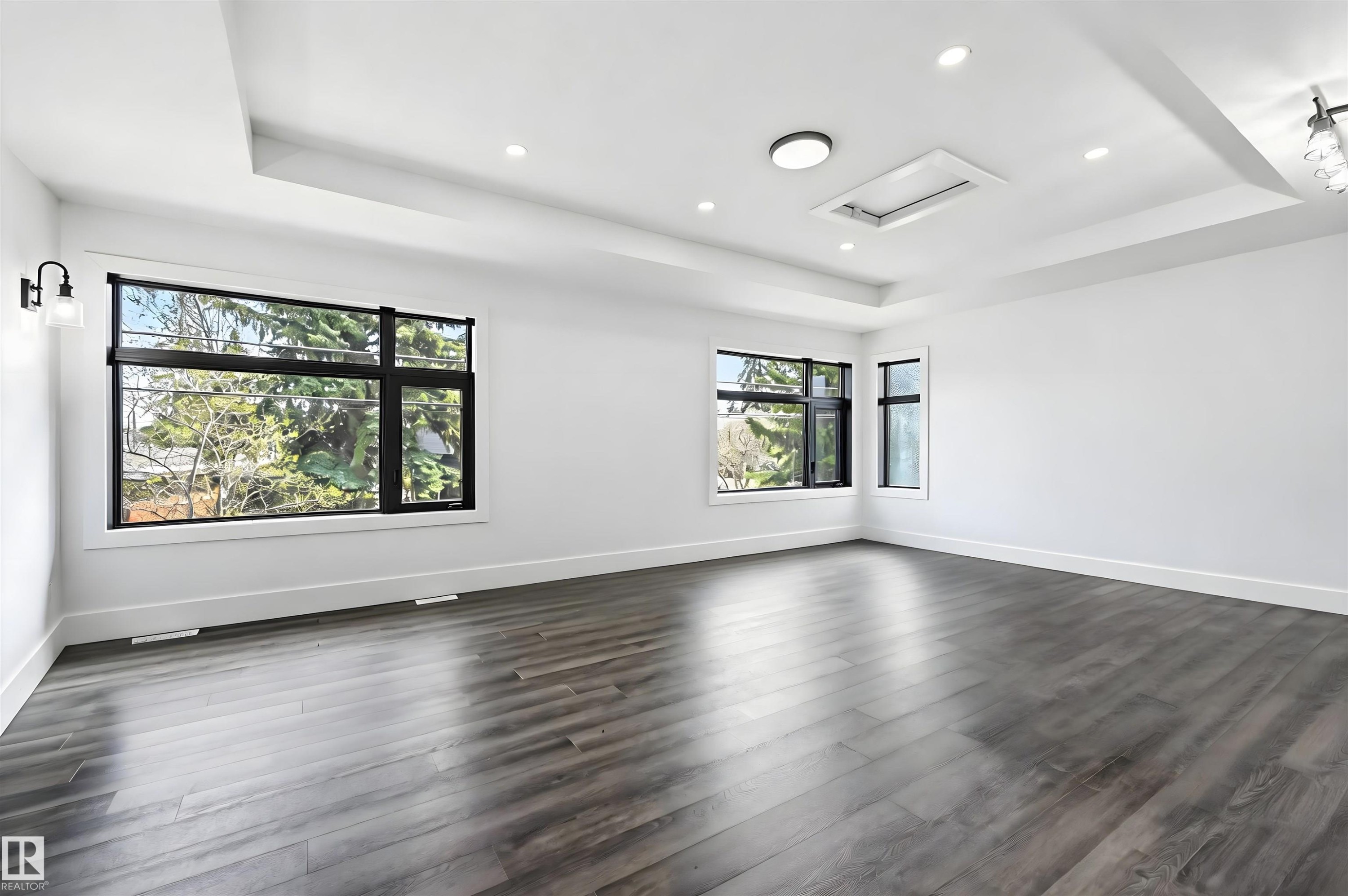 8723 138 Street, Edmonton, AB - Indoor Photo Showing Living Room