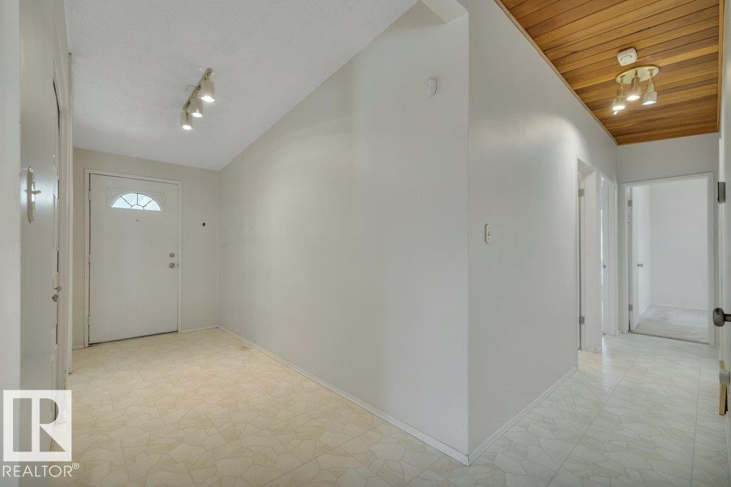 8808 41 Avenue, Edmonton, AB - Indoor Photo Showing Other Room
