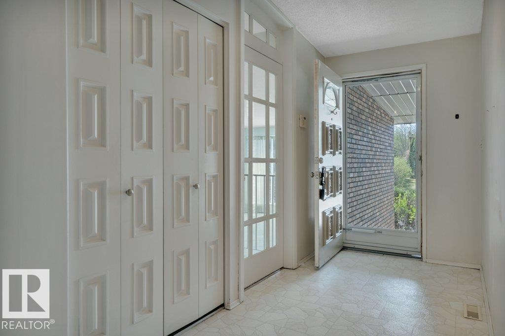 8808 41 Avenue, Edmonton, AB - Indoor Photo Showing Other Room