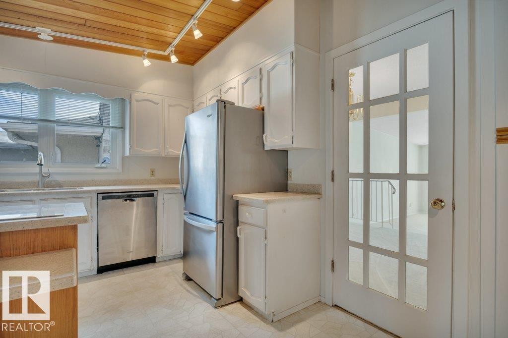 8808 41 Avenue, Edmonton, AB - Indoor Photo Showing Kitchen
