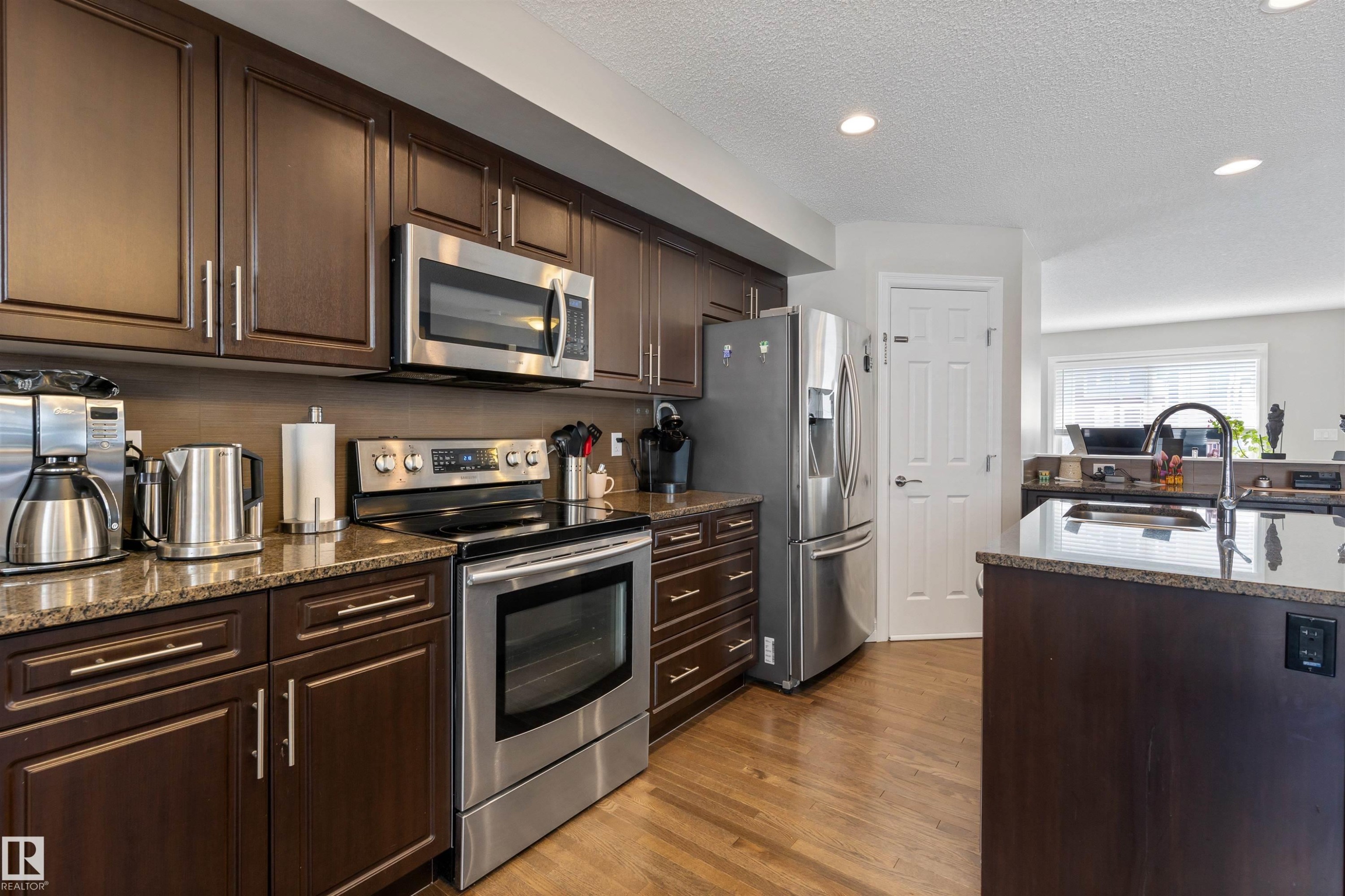 64 655 Tamarack Road, Edmonton, AB - Indoor Photo Showing Kitchen
