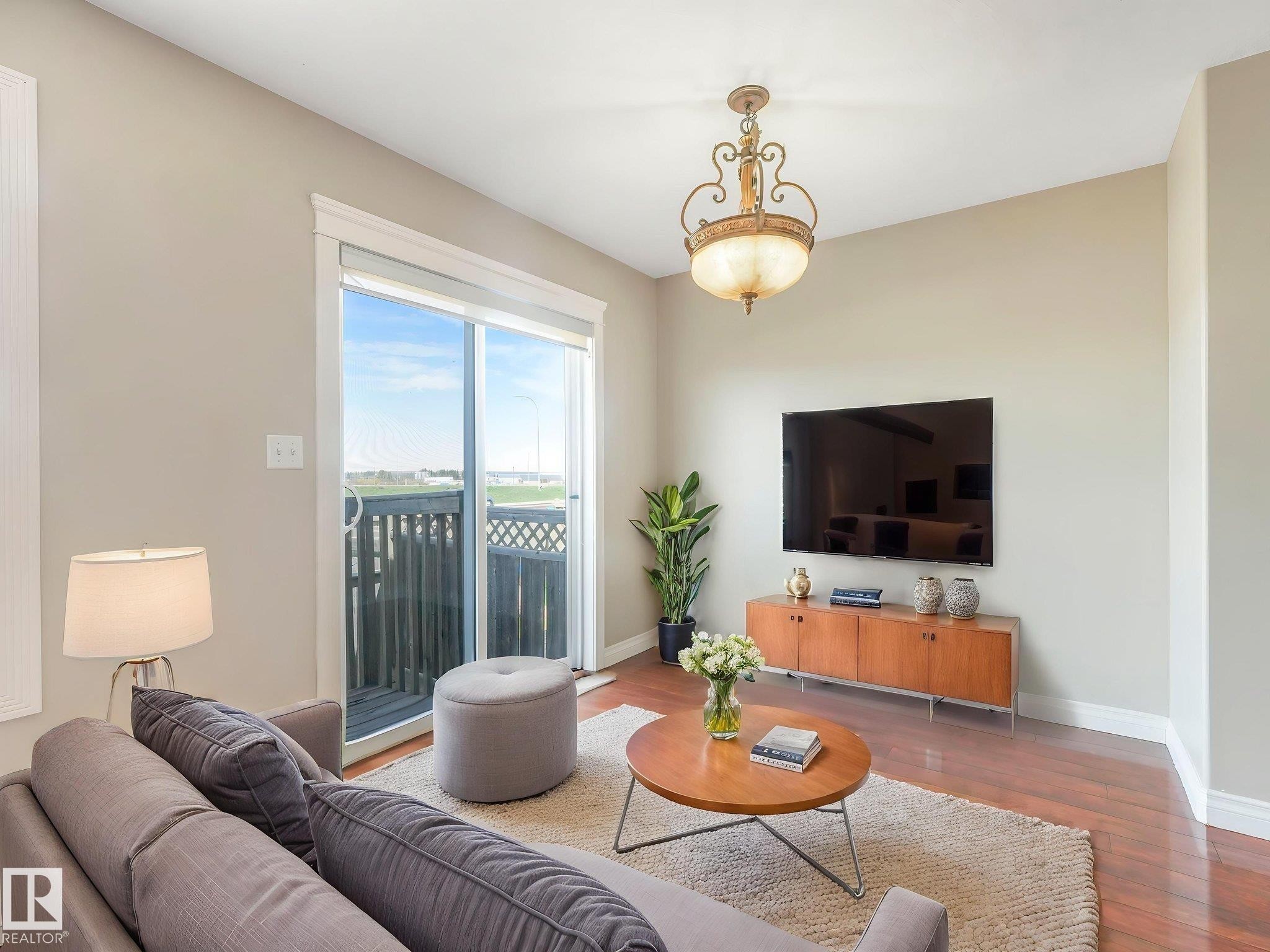 86 Meridian Loop Nw, Stony Plain, AB - Indoor Photo Showing Living Room