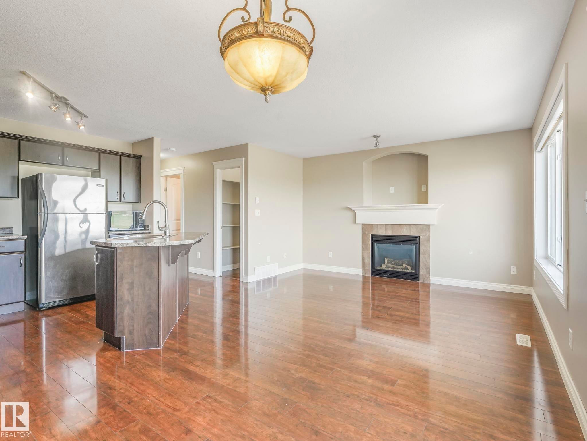 86 Meridian Loop Nw, Stony Plain, AB - Indoor With Fireplace
