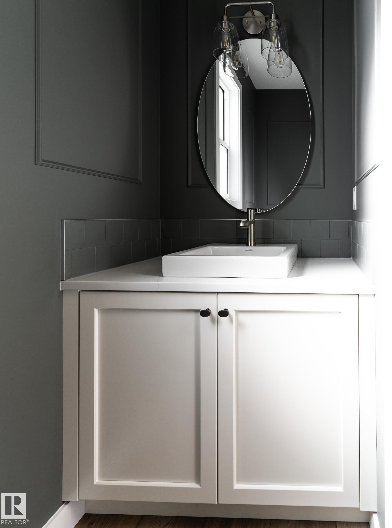 7135 May Crescent, Edmonton, AB - Indoor Photo Showing Bathroom
