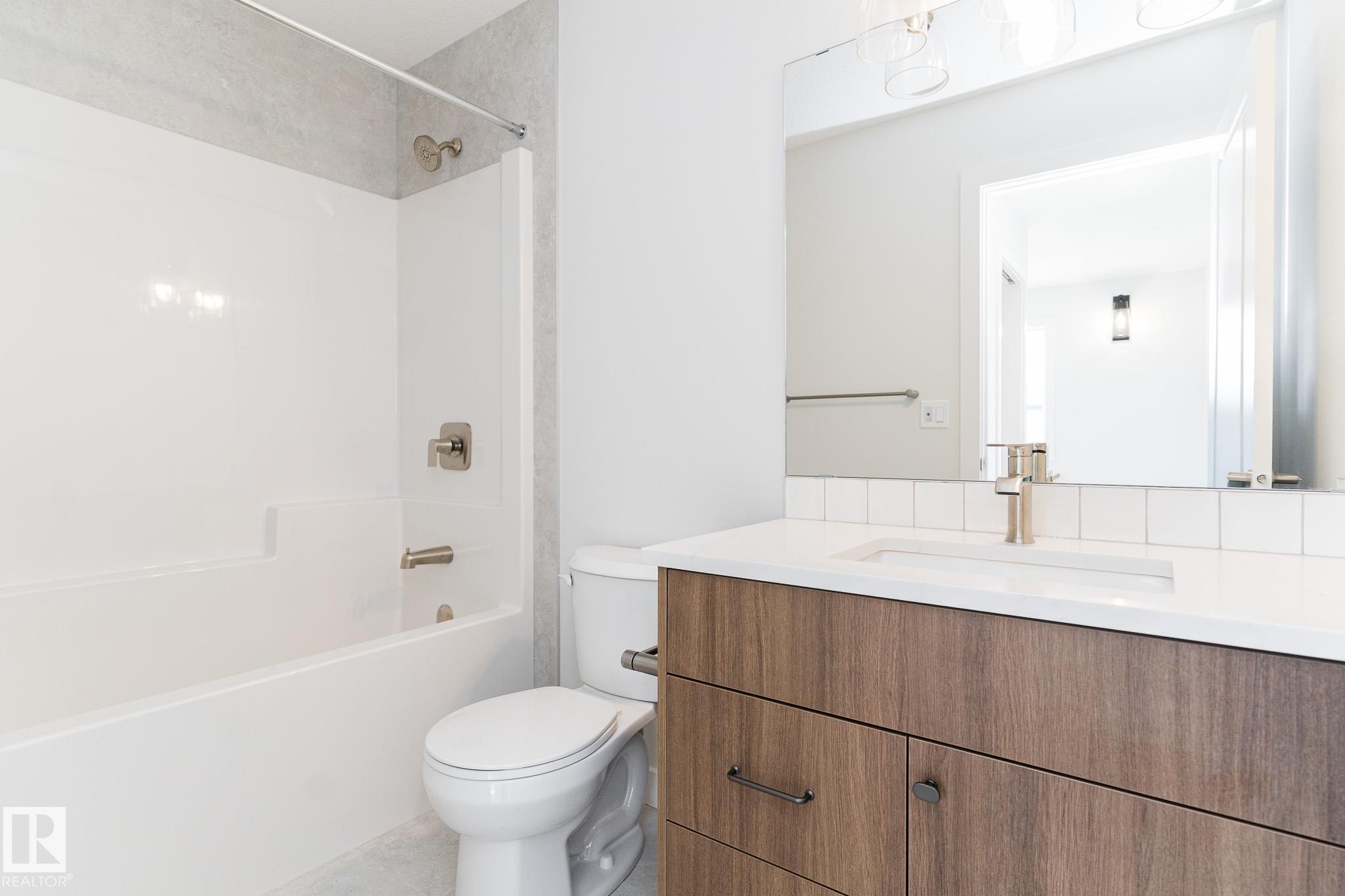 7135 May Crescent, Edmonton, AB - Indoor Photo Showing Bathroom
