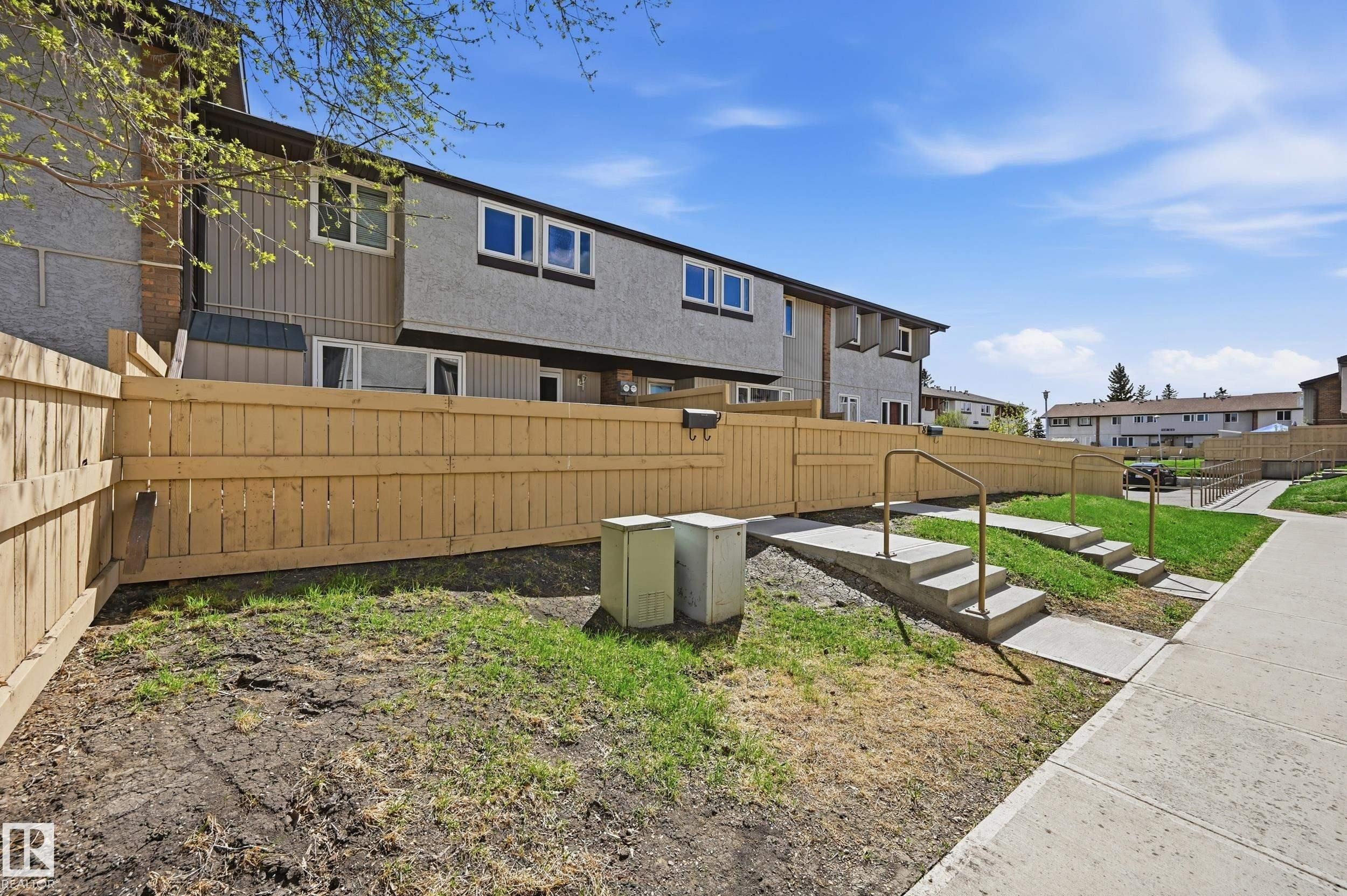 9 8020 141 Avenue, Edmonton, AB - Outdoor
