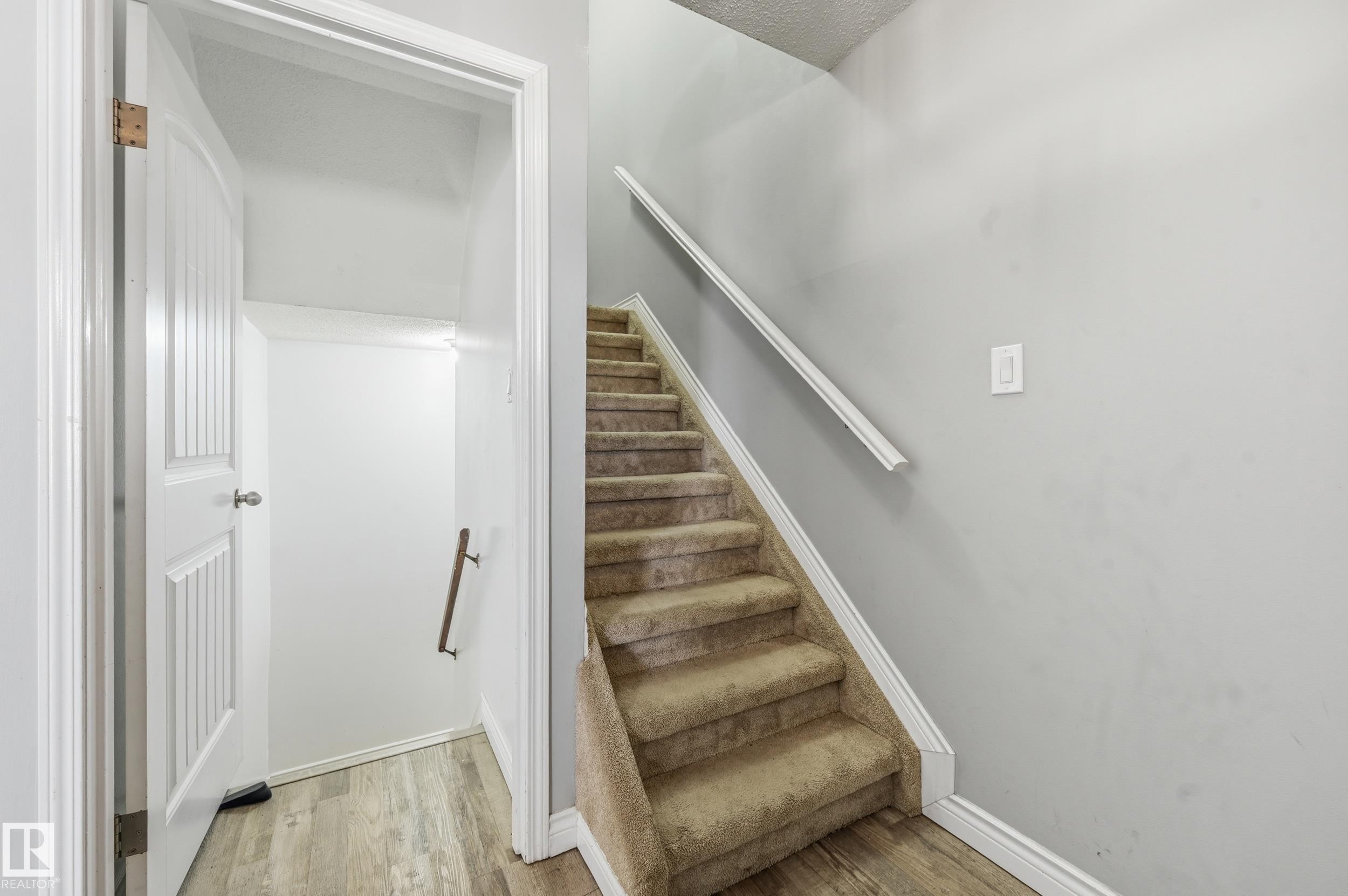 9 8020 141 Avenue, Edmonton, AB - Indoor Photo Showing Other Room