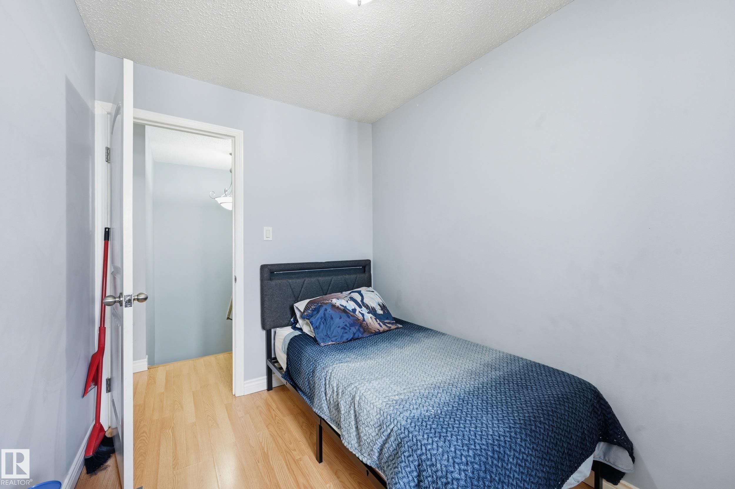 9 8020 141 Avenue, Edmonton, AB - Indoor Photo Showing Bedroom