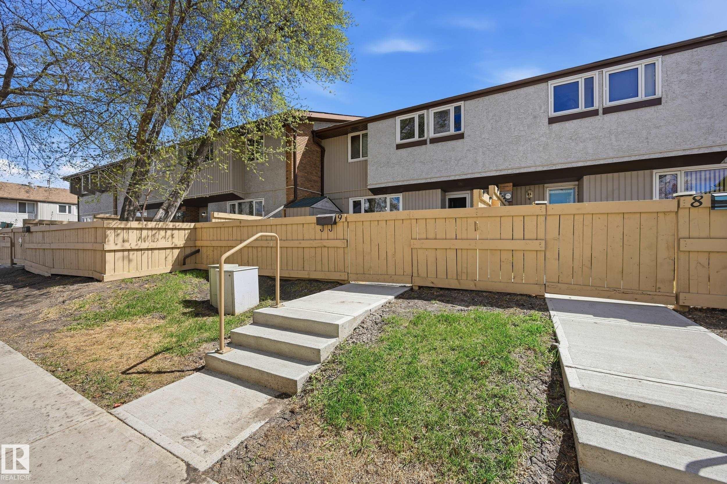 9 8020 141 Avenue, Edmonton, AB - Outdoor