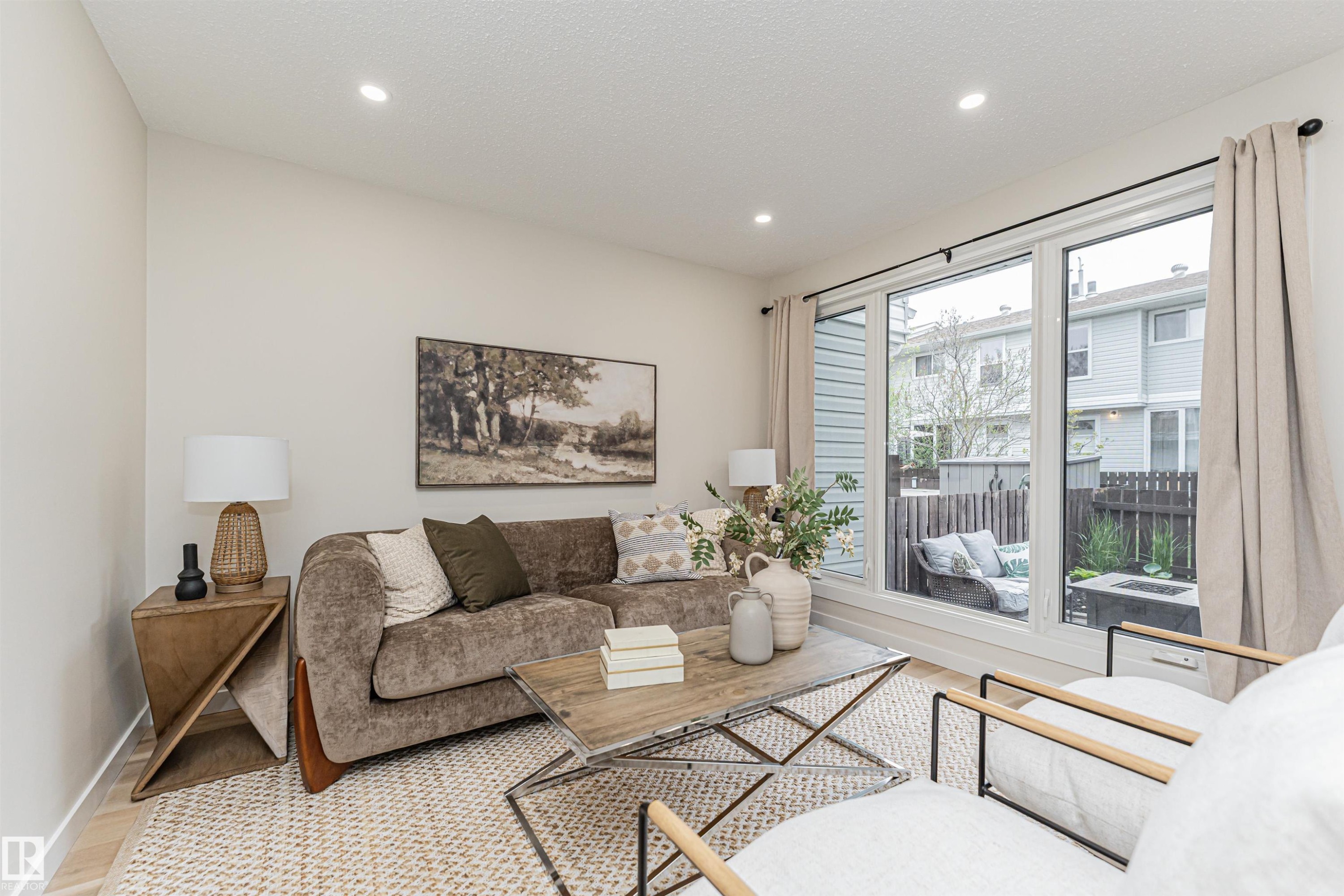 3105 109 Street, Edmonton, AB - Indoor Photo Showing Living Room