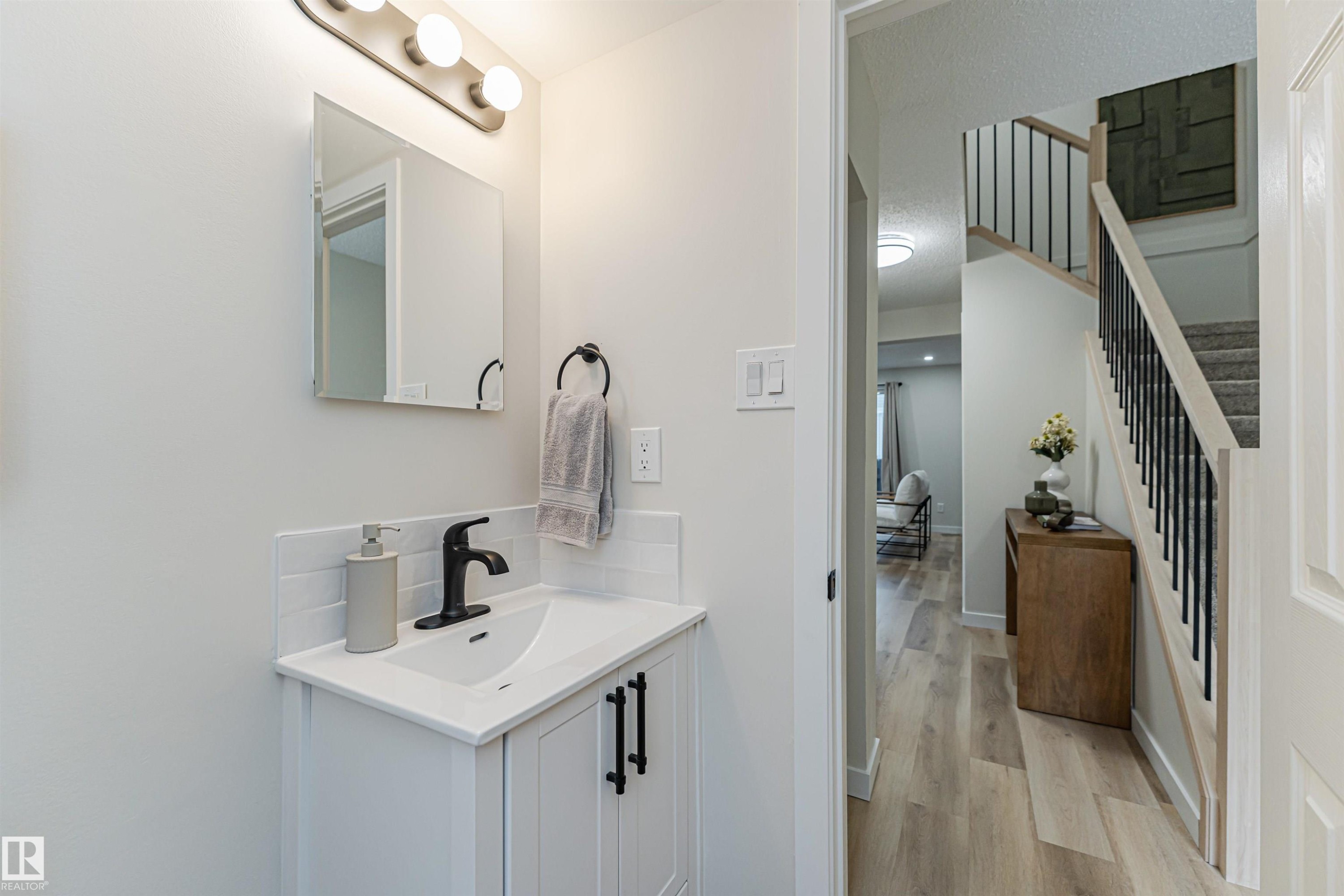 3105 109 Street, Edmonton, AB - Indoor Photo Showing Bathroom